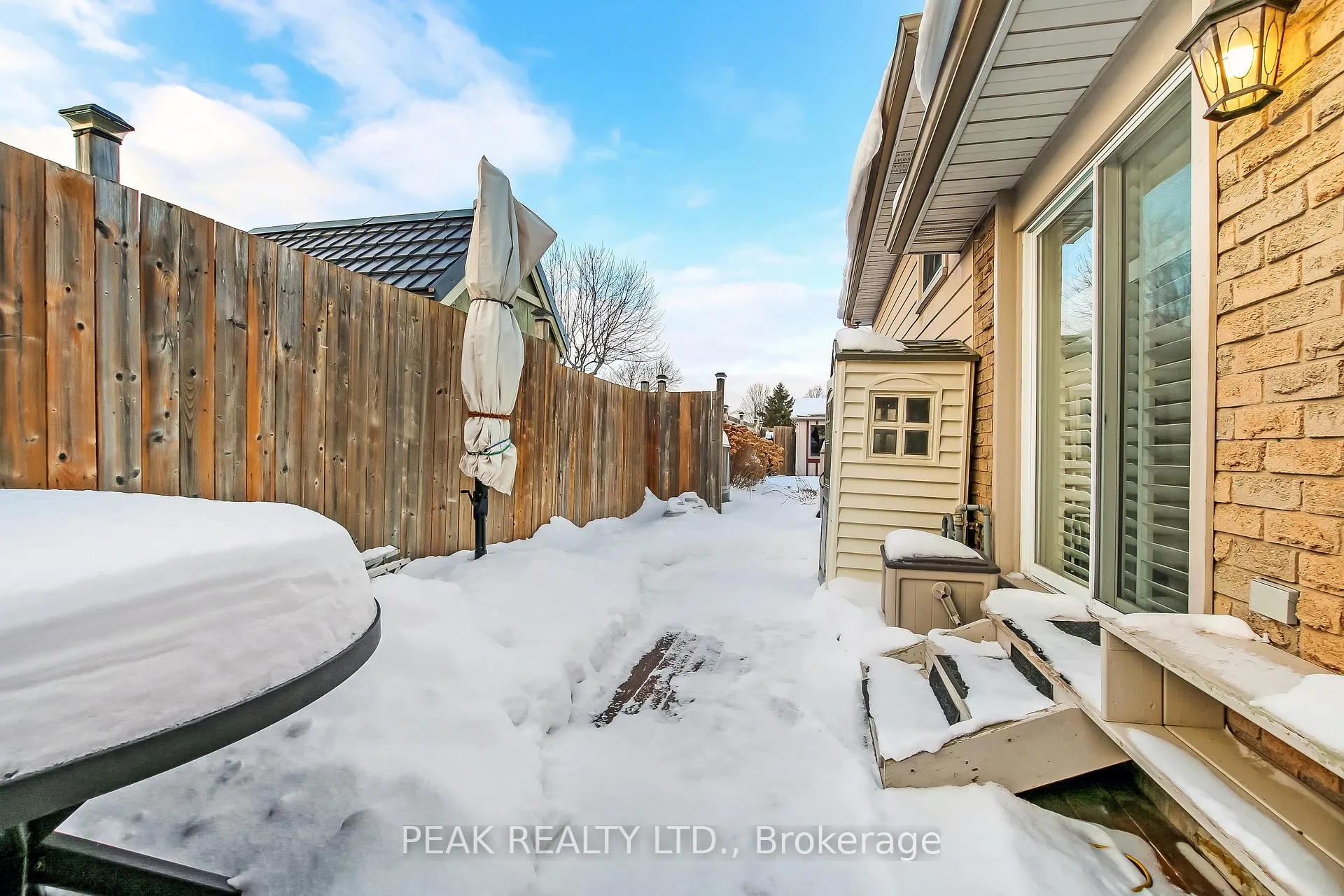 Photo 23 of 4 Maple Crescent, Brant, Paris — HOMEH