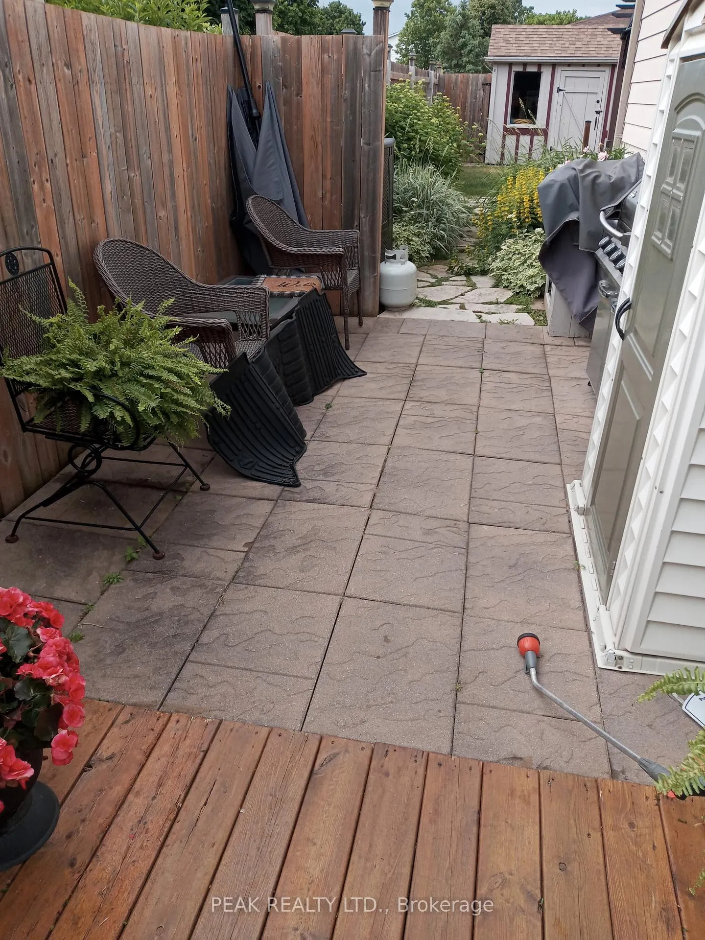Photo 24 of 4 Maple Crescent, Brant, Paris — HOMEH