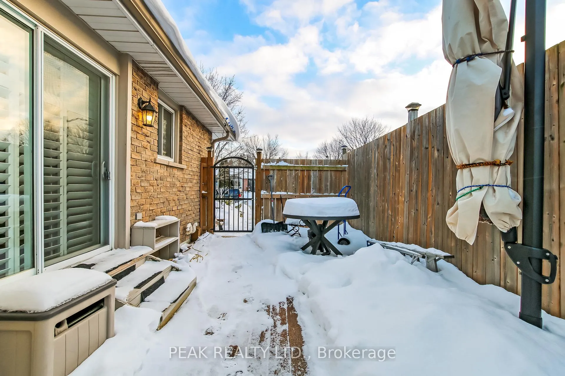 Photo 25 of 4 Maple Crescent, Brant, Paris — HOMEH