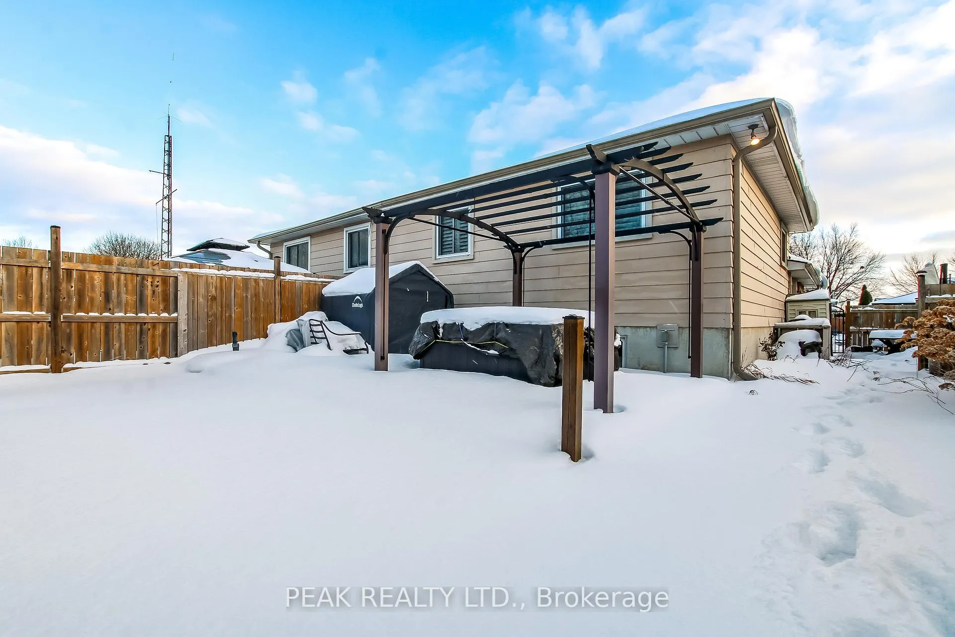 Photo 29 of 4 Maple Crescent, Brant, Paris — HOMEH