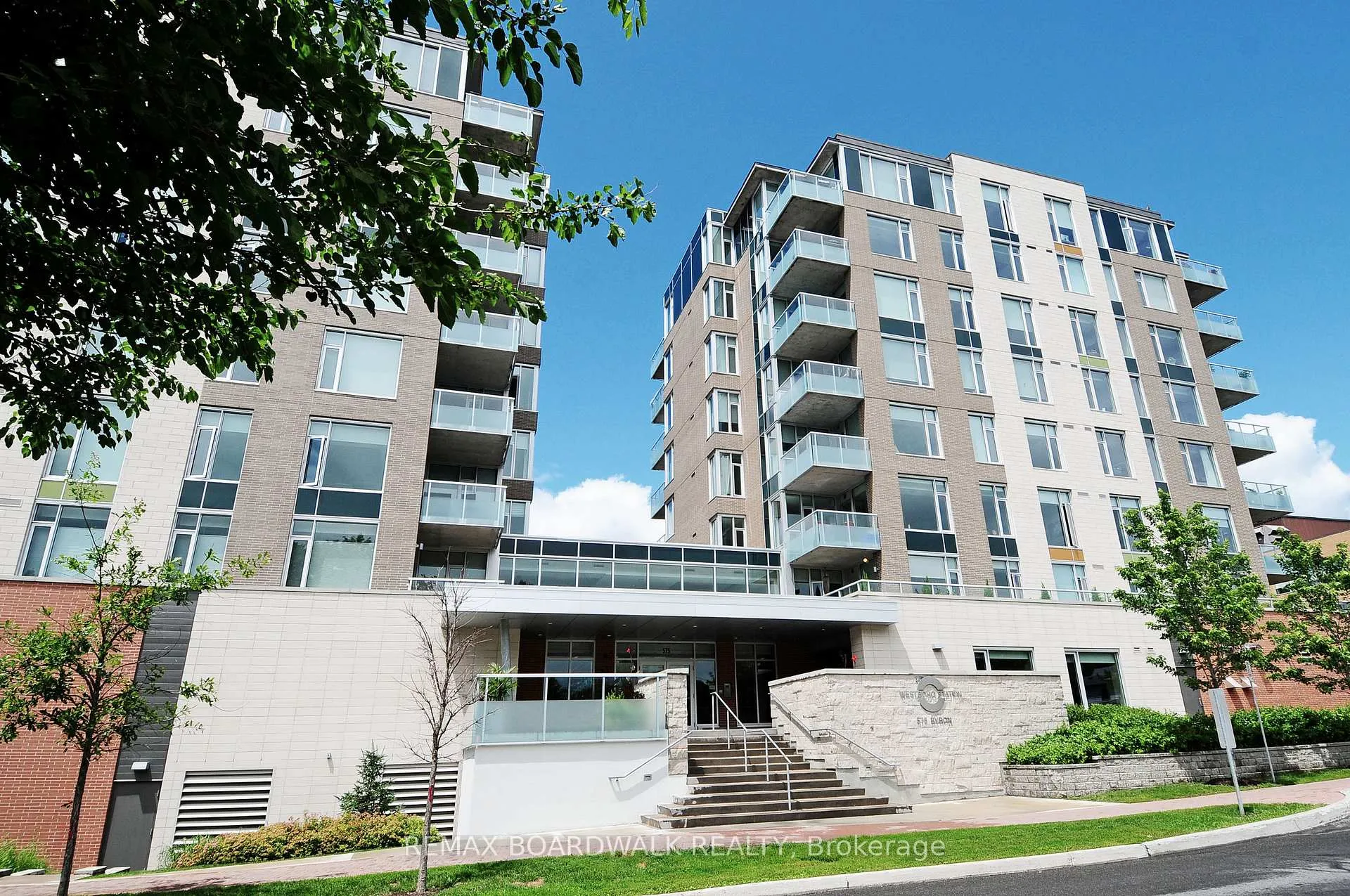 Photo 3 of Unit 407, 575 Byron Avenue, Ottawa, McKellar/Highland — HOMEH