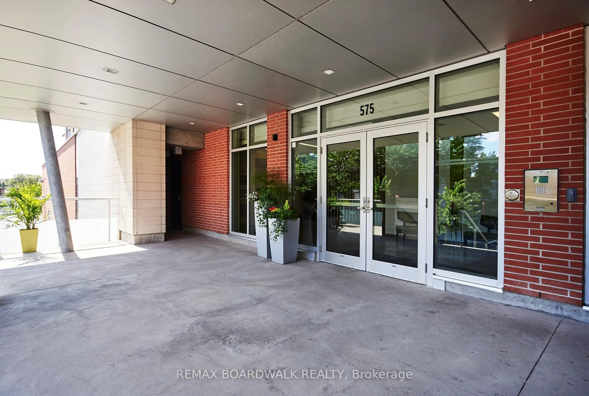 Photo 4 of Unit 407, 575 Byron Avenue, Ottawa, McKellar/Highland — HOMEH