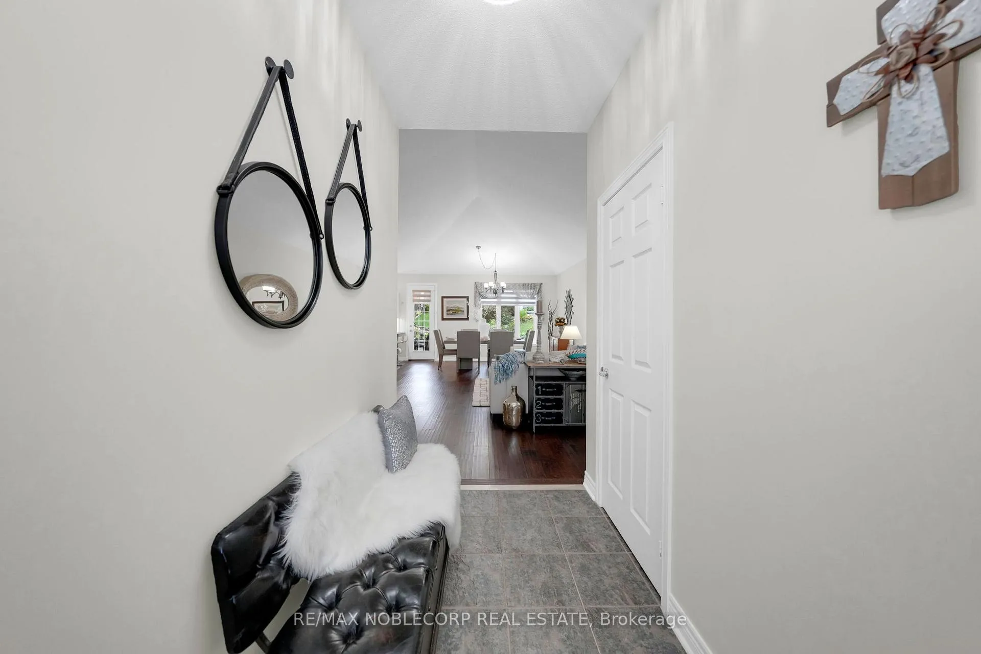 Photo 6 of 14 Willard Hunt Court, King, Schomberg — HOMEH