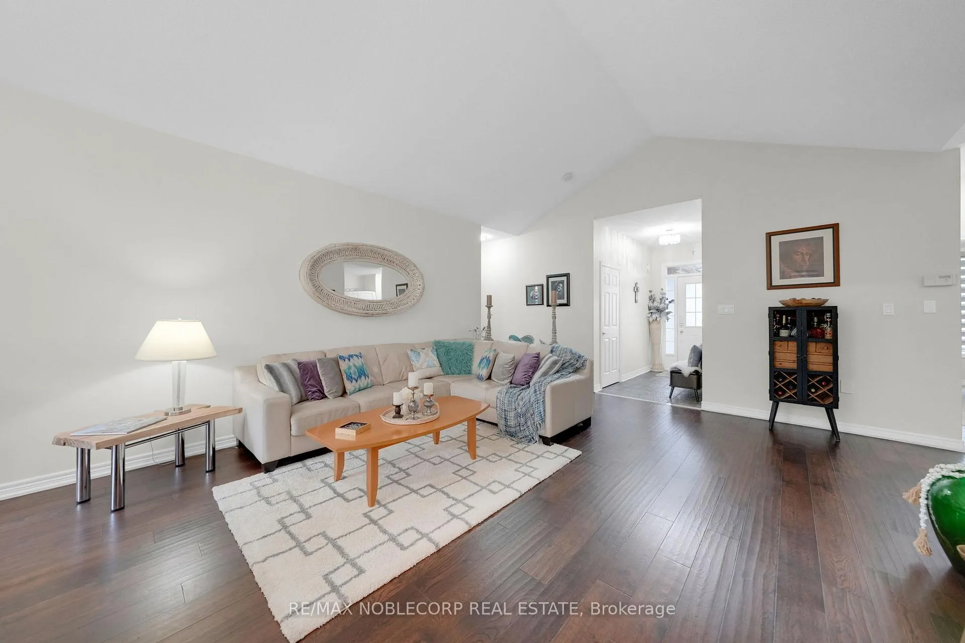 Photo 8 of 14 Willard Hunt Court, King, Schomberg — HOMEH
