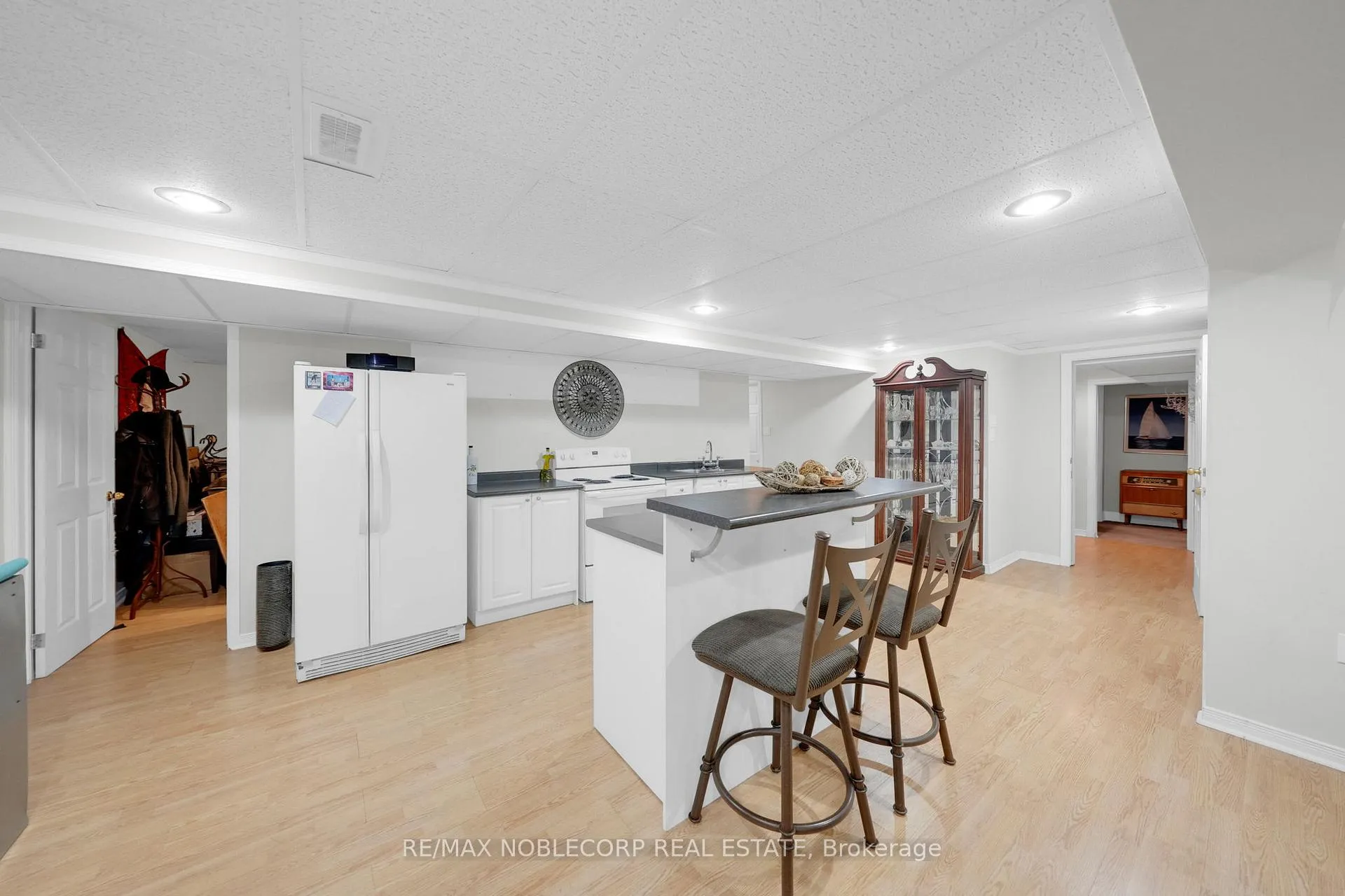Photo 32 of 14 Willard Hunt Court, King, Schomberg — HOMEH