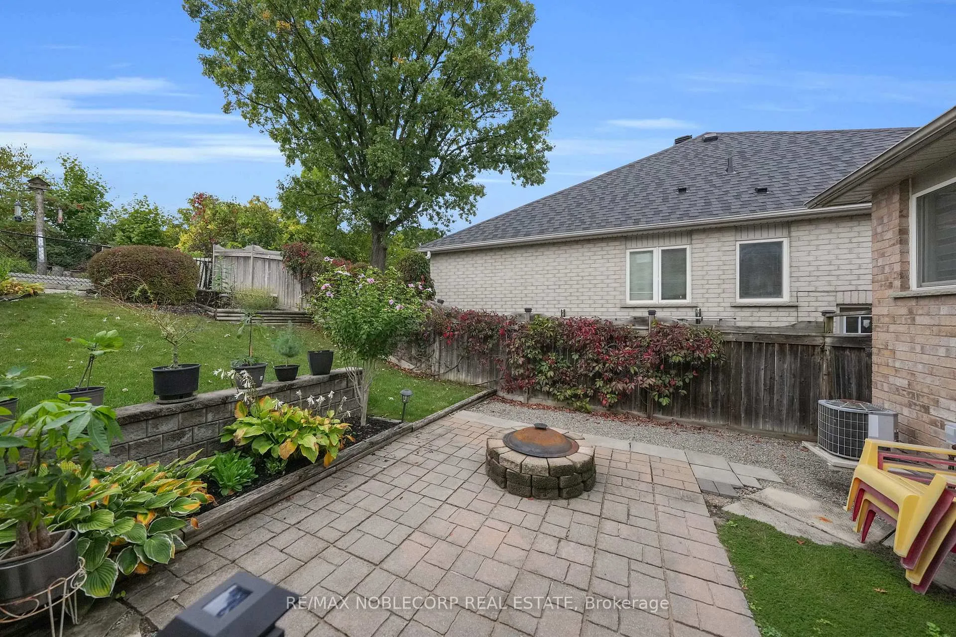Photo 41 of 14 Willard Hunt Court, King, Schomberg — HOMEH