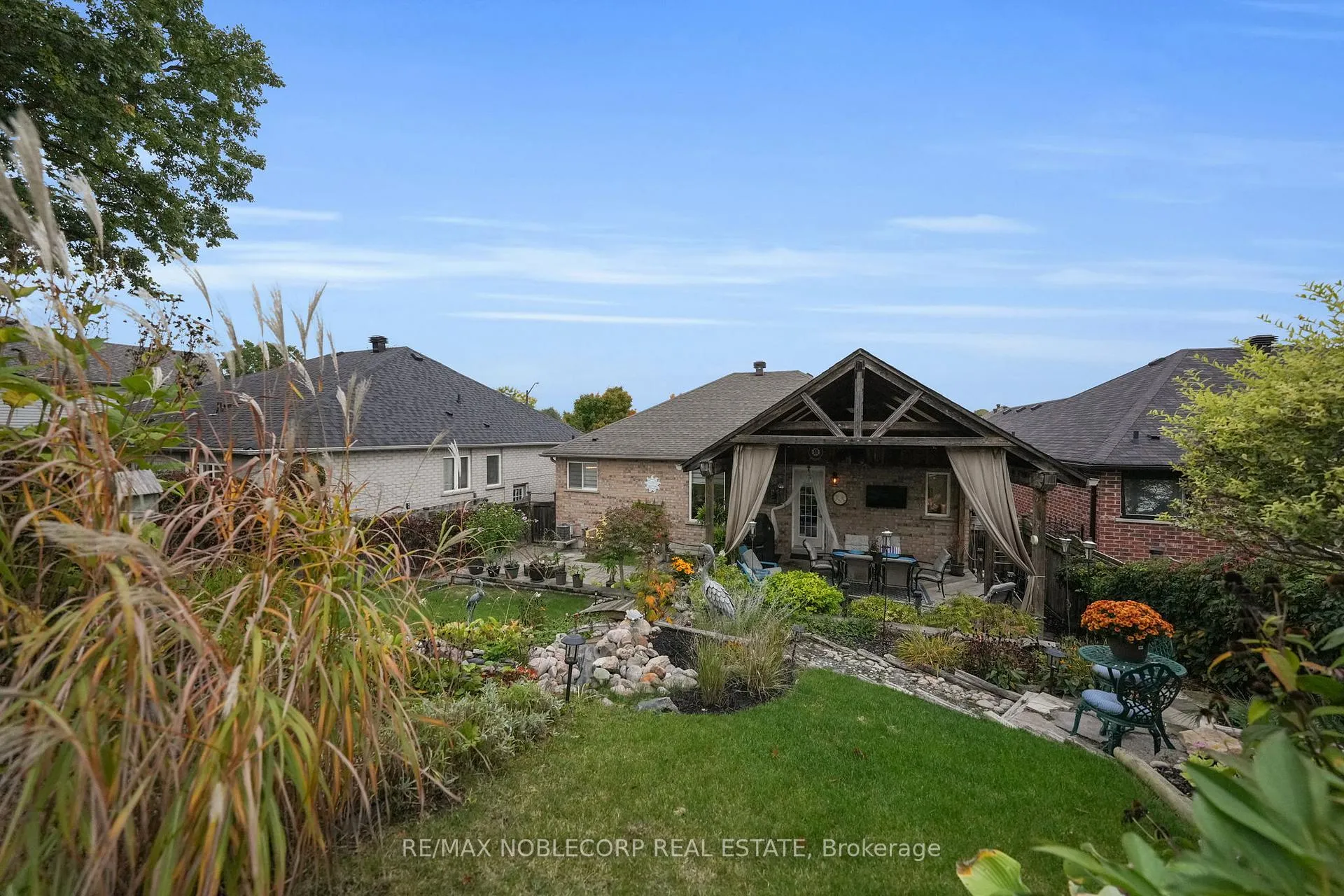 Photo 45 of 14 Willard Hunt Court, King, Schomberg — HOMEH