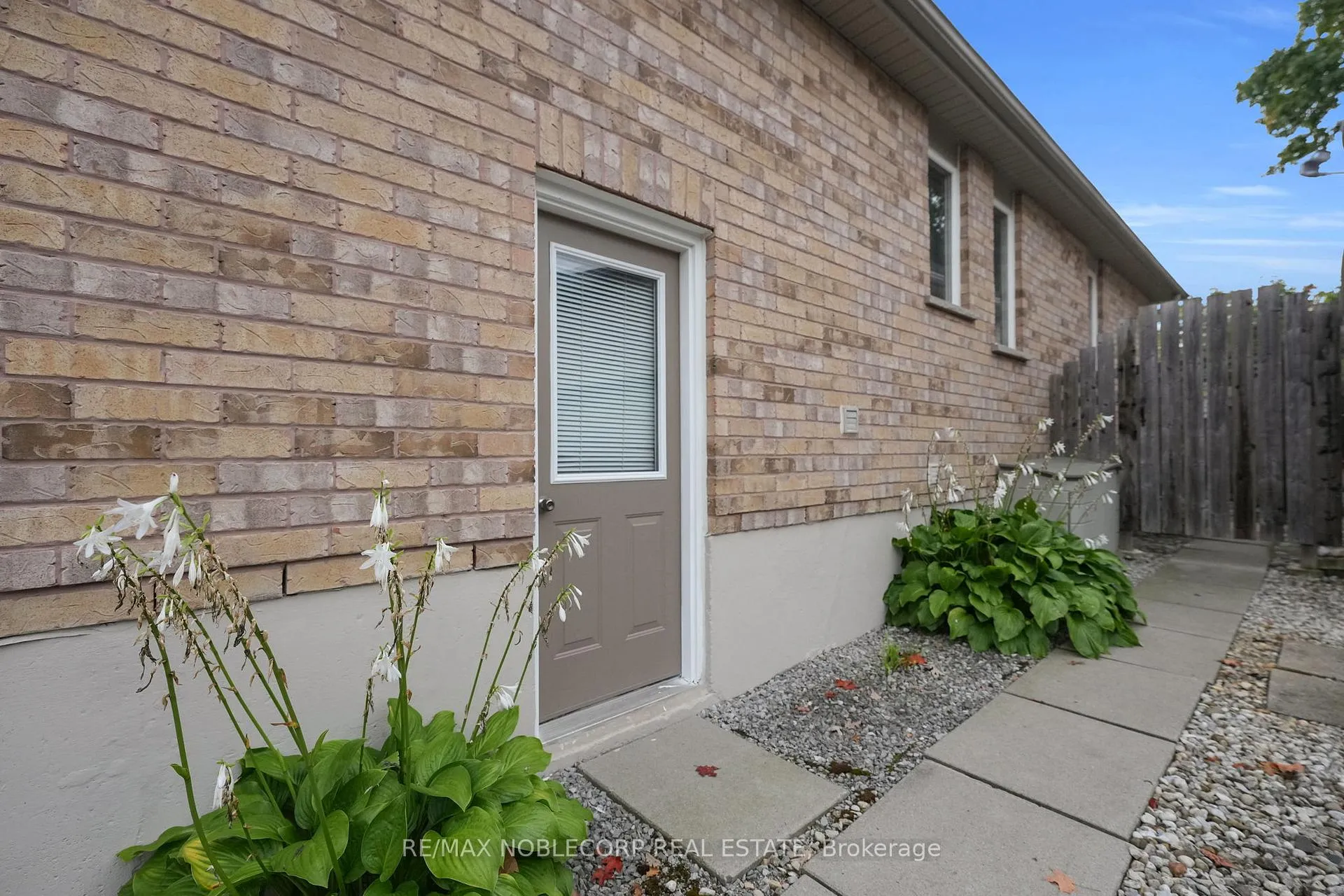Photo 50 of 14 Willard Hunt Court, King, Schomberg — HOMEH