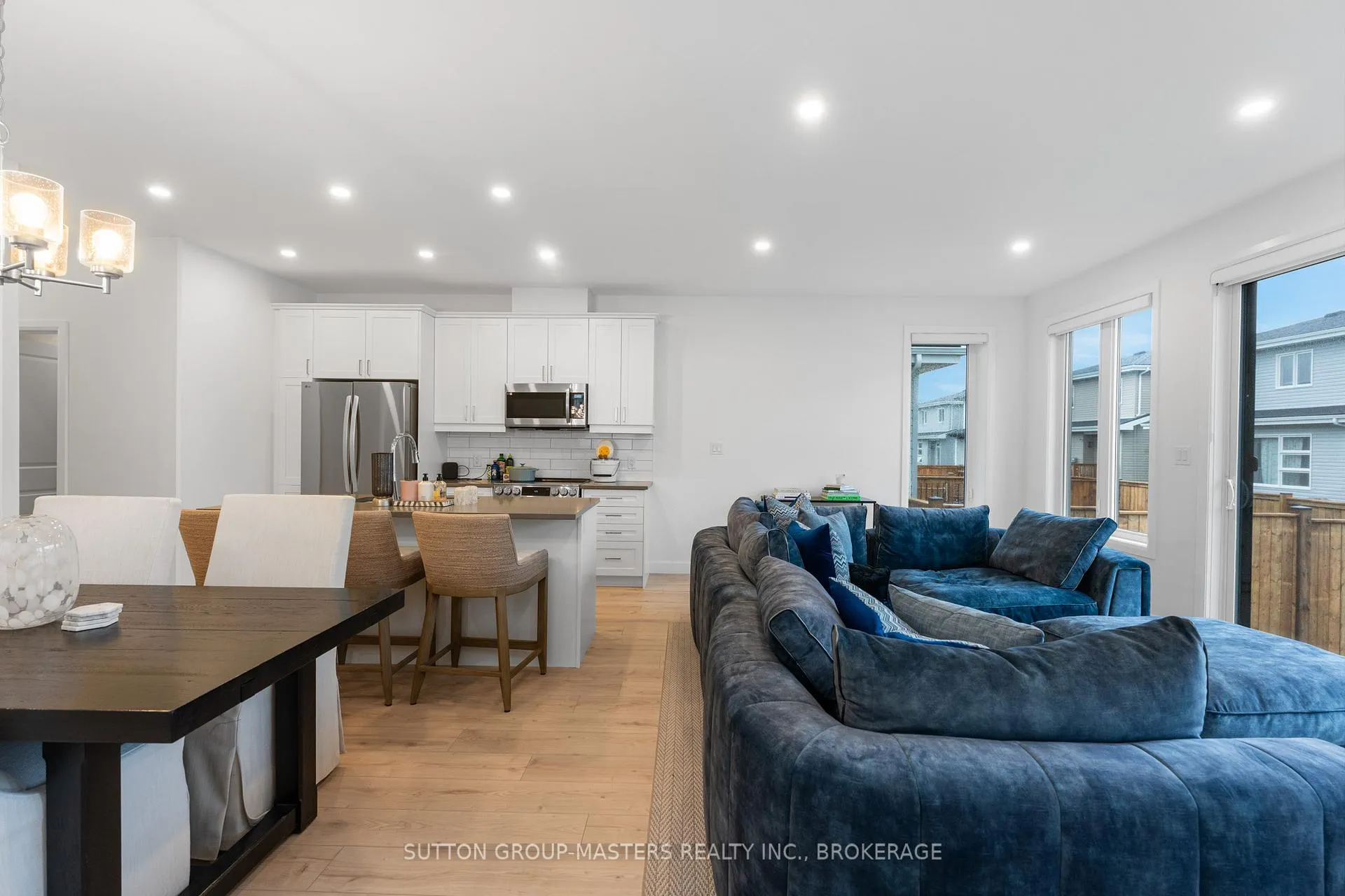 Photo 4 of 214 Superior Drive, Loyalist, Amherstview — HOMEH