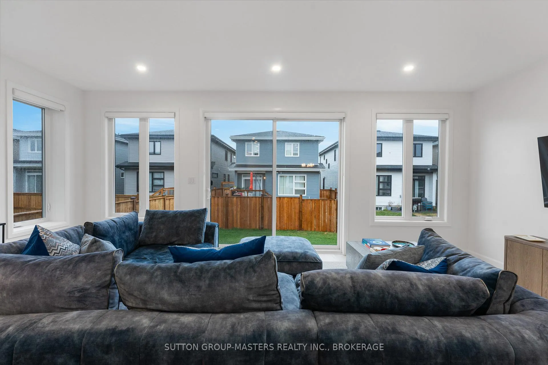 Photo 5 of 214 Superior Drive, Loyalist, Amherstview — HOMEH