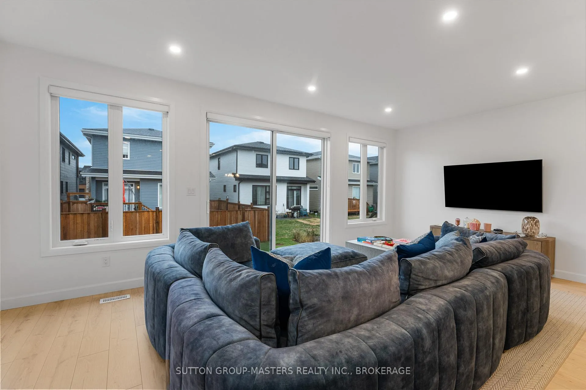 Photo 6 of 214 Superior Drive, Loyalist, Amherstview — HOMEH