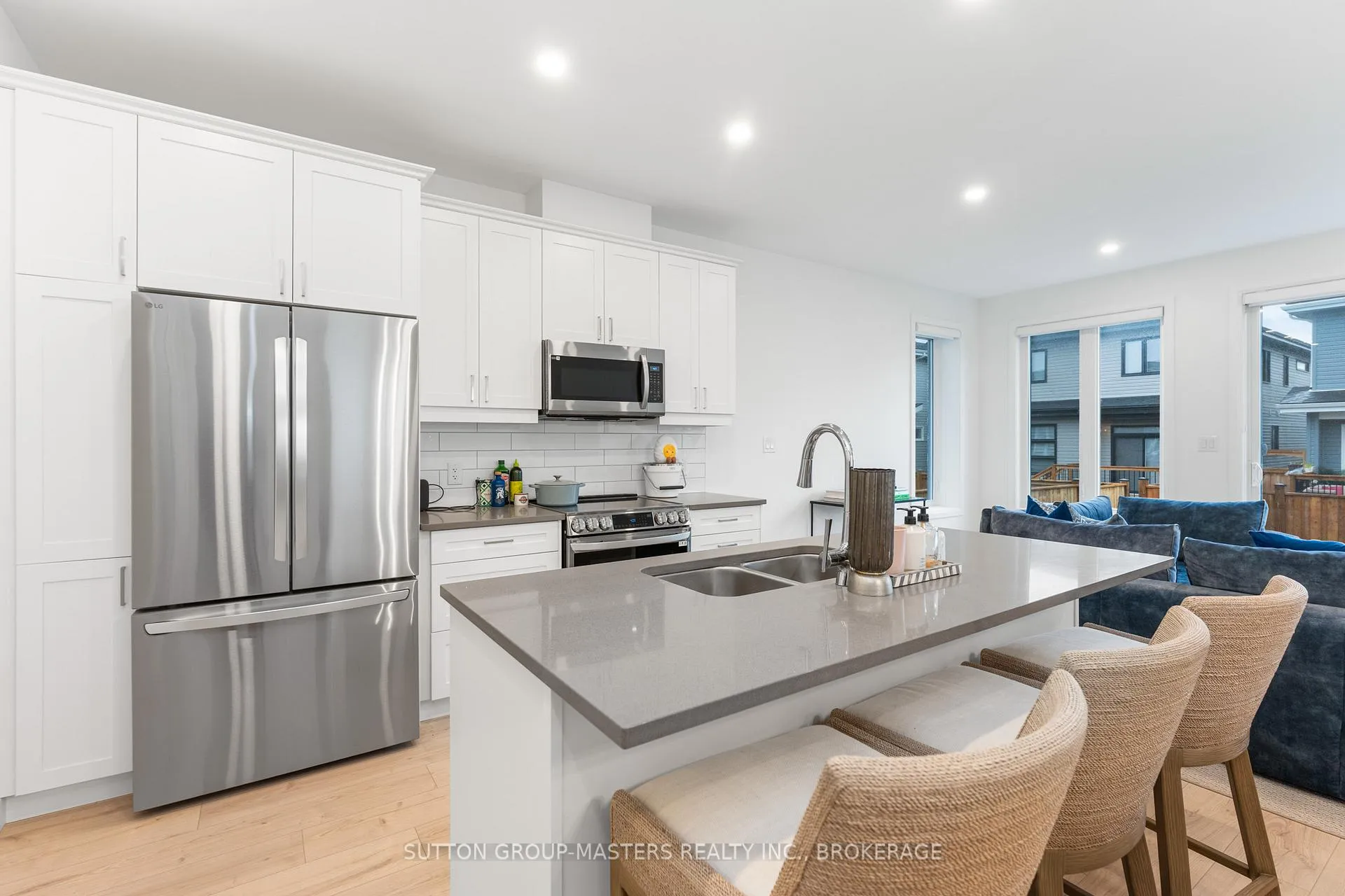 Photo 10 of 214 Superior Drive, Loyalist, Amherstview — HOMEH
