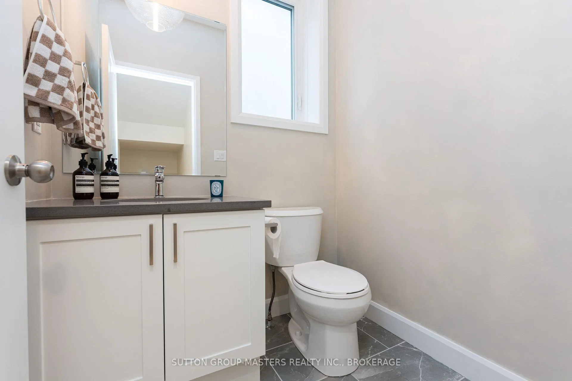 Photo 12 of 214 Superior Drive, Loyalist, Amherstview — HOMEH