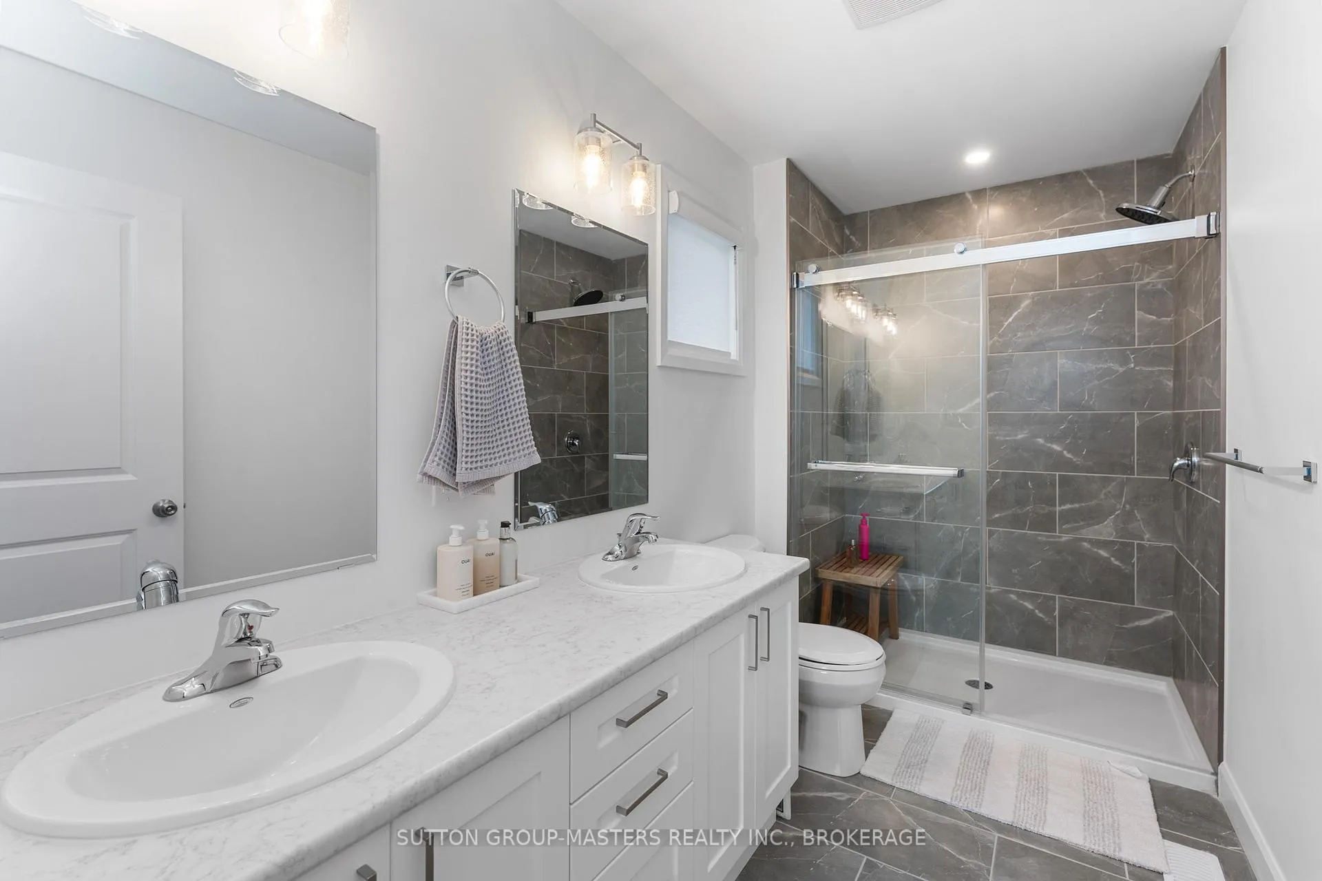 Photo 17 of 214 Superior Drive, Loyalist, Amherstview — HOMEH