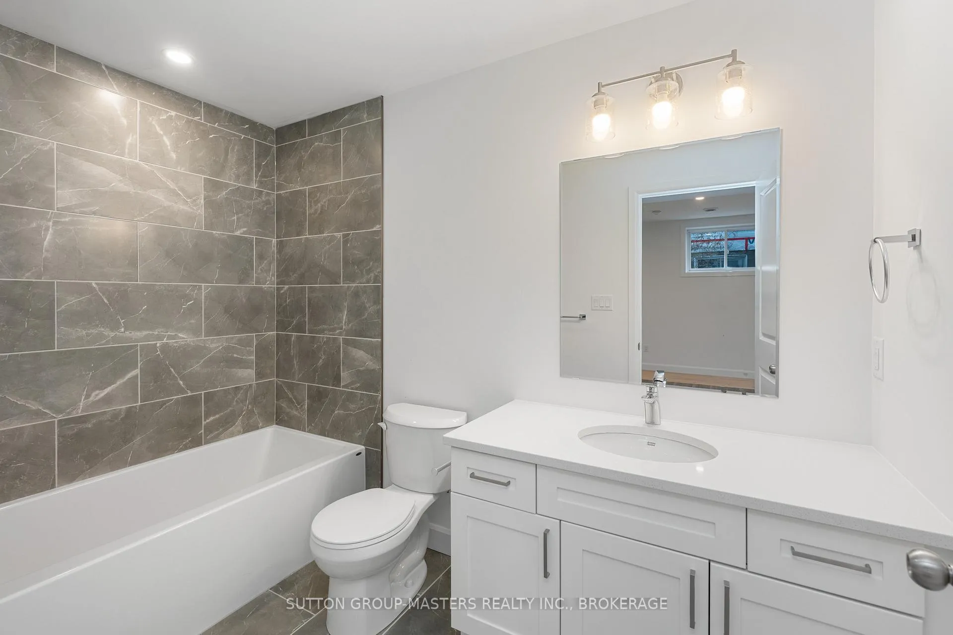 Photo 32 of 214 Superior Drive, Loyalist, Amherstview — HOMEH