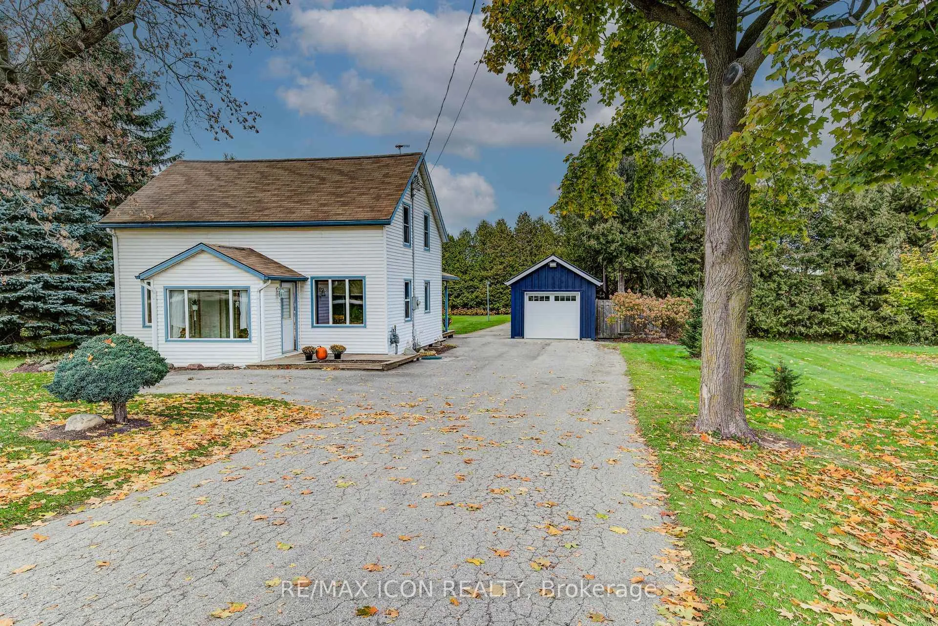 Photo 2 of 1301 Lobsinger Line, Woolwich — HOMEH