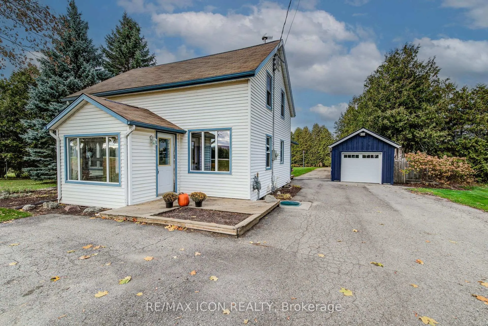 Photo 4 of 1301 Lobsinger Line, Woolwich — HOMEH