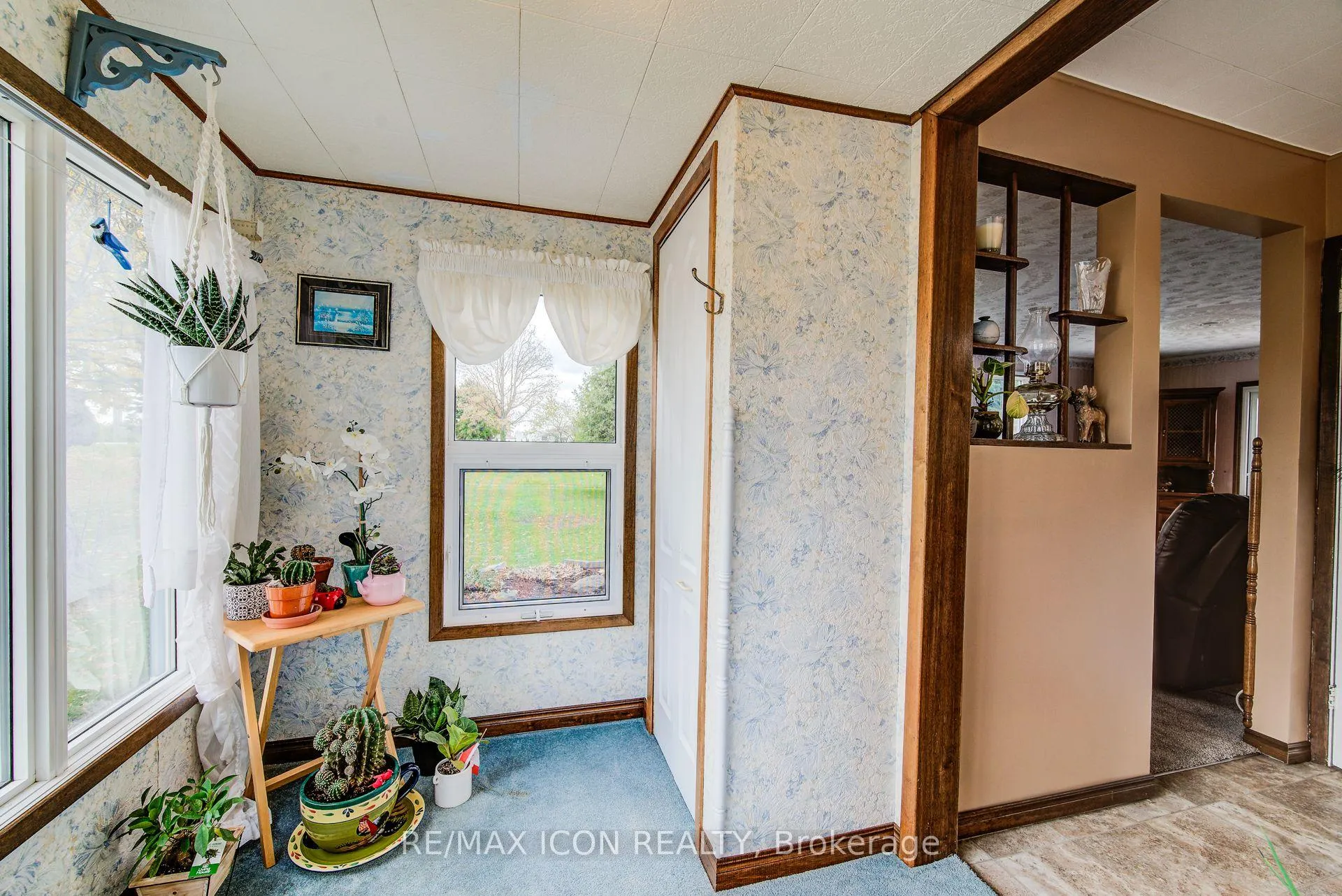 Photo 6 of 1301 Lobsinger Line, Woolwich — HOMEH