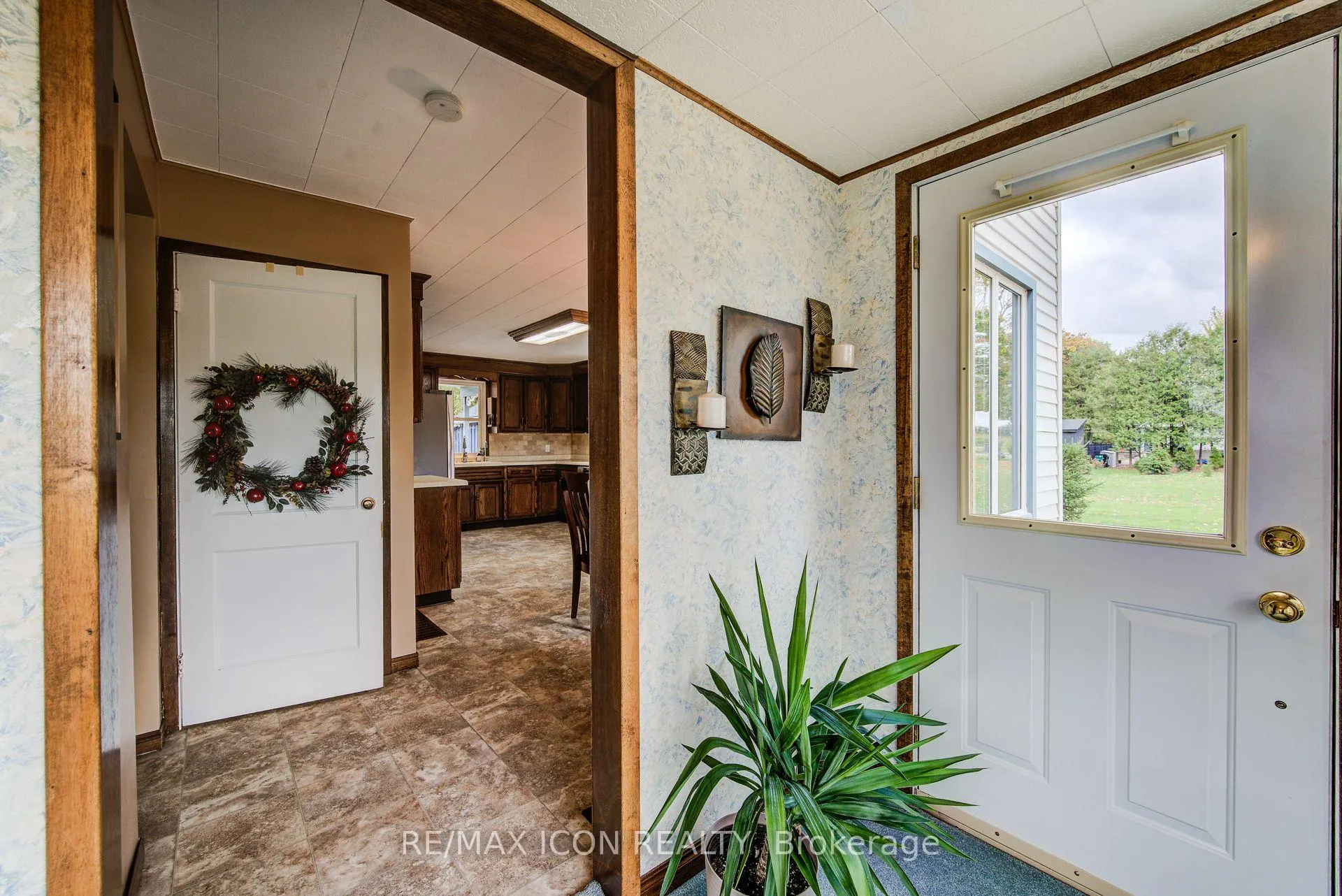 Photo 7 of 1301 Lobsinger Line, Woolwich — HOMEH