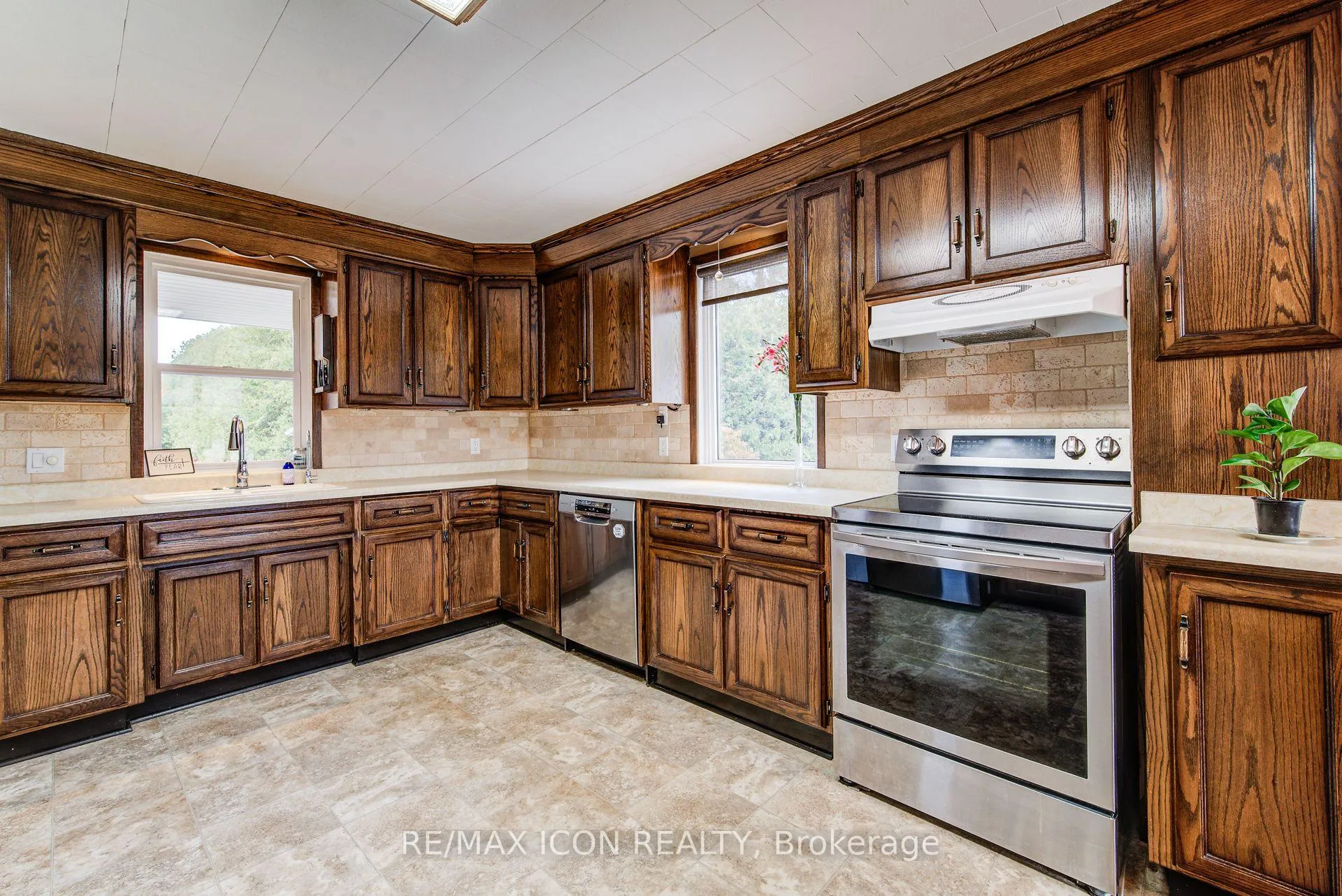 Photo 12 of 1301 Lobsinger Line, Woolwich — HOMEH