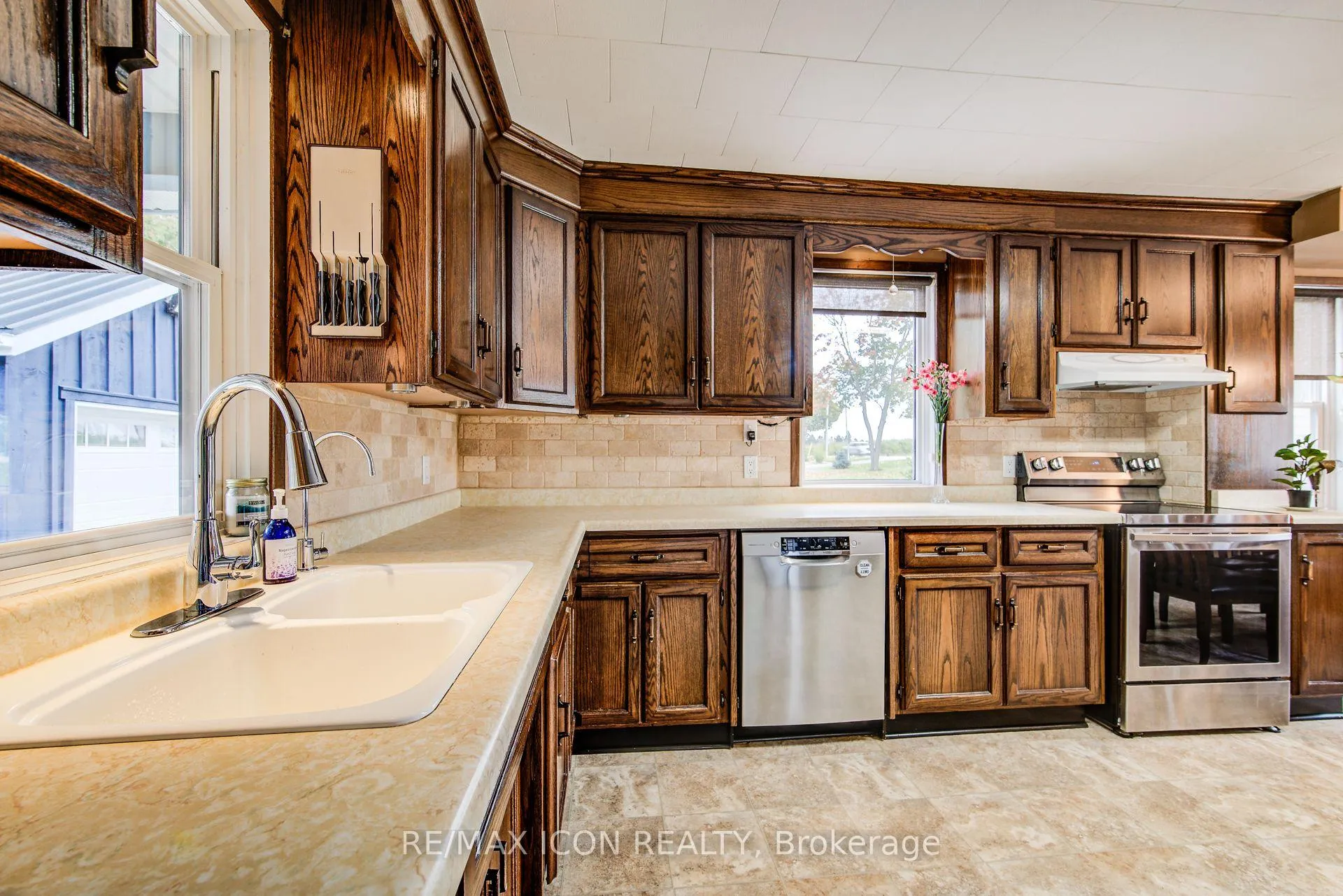 Photo 13 of 1301 Lobsinger Line, Woolwich — HOMEH