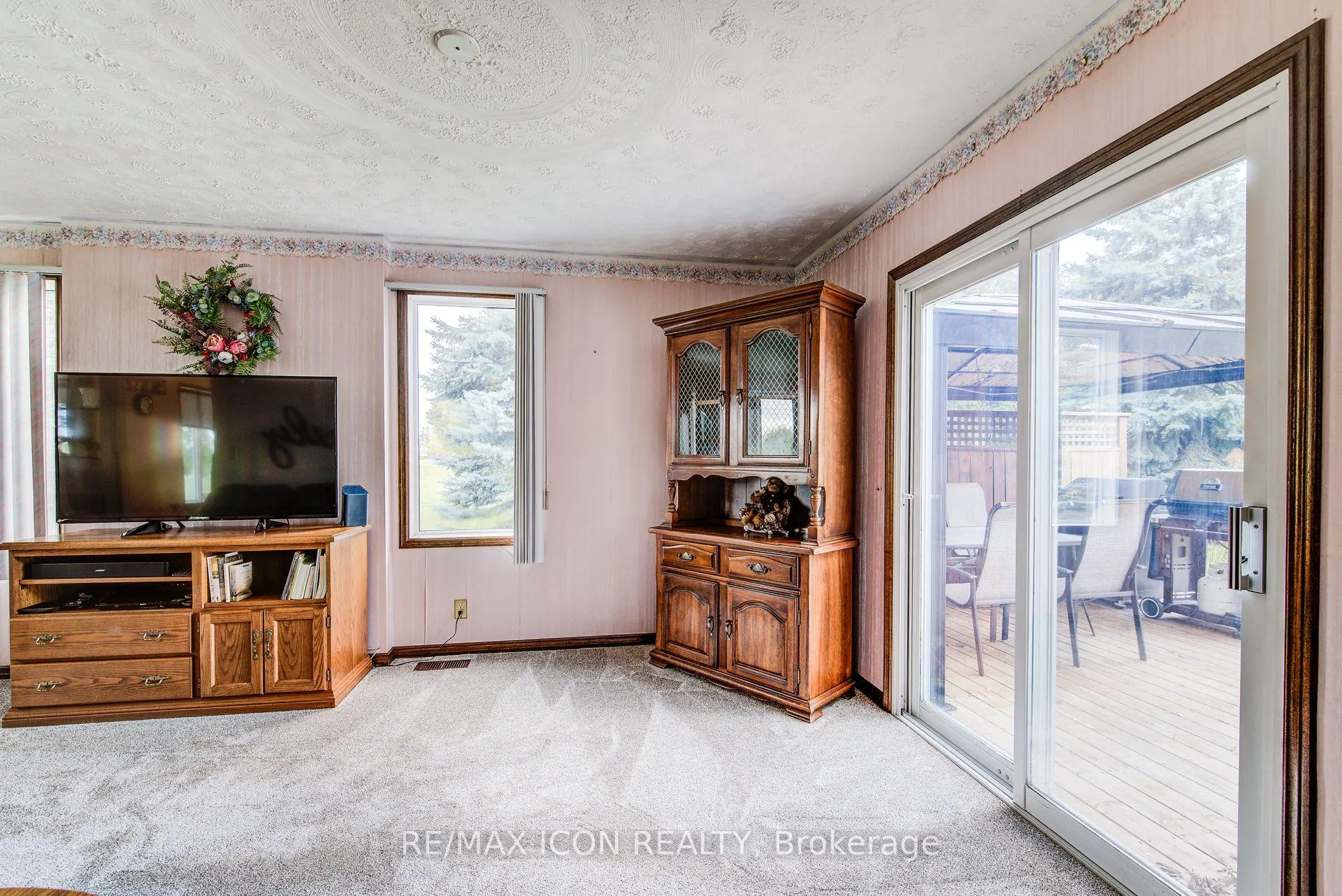 Photo 16 of 1301 Lobsinger Line, Woolwich — HOMEH
