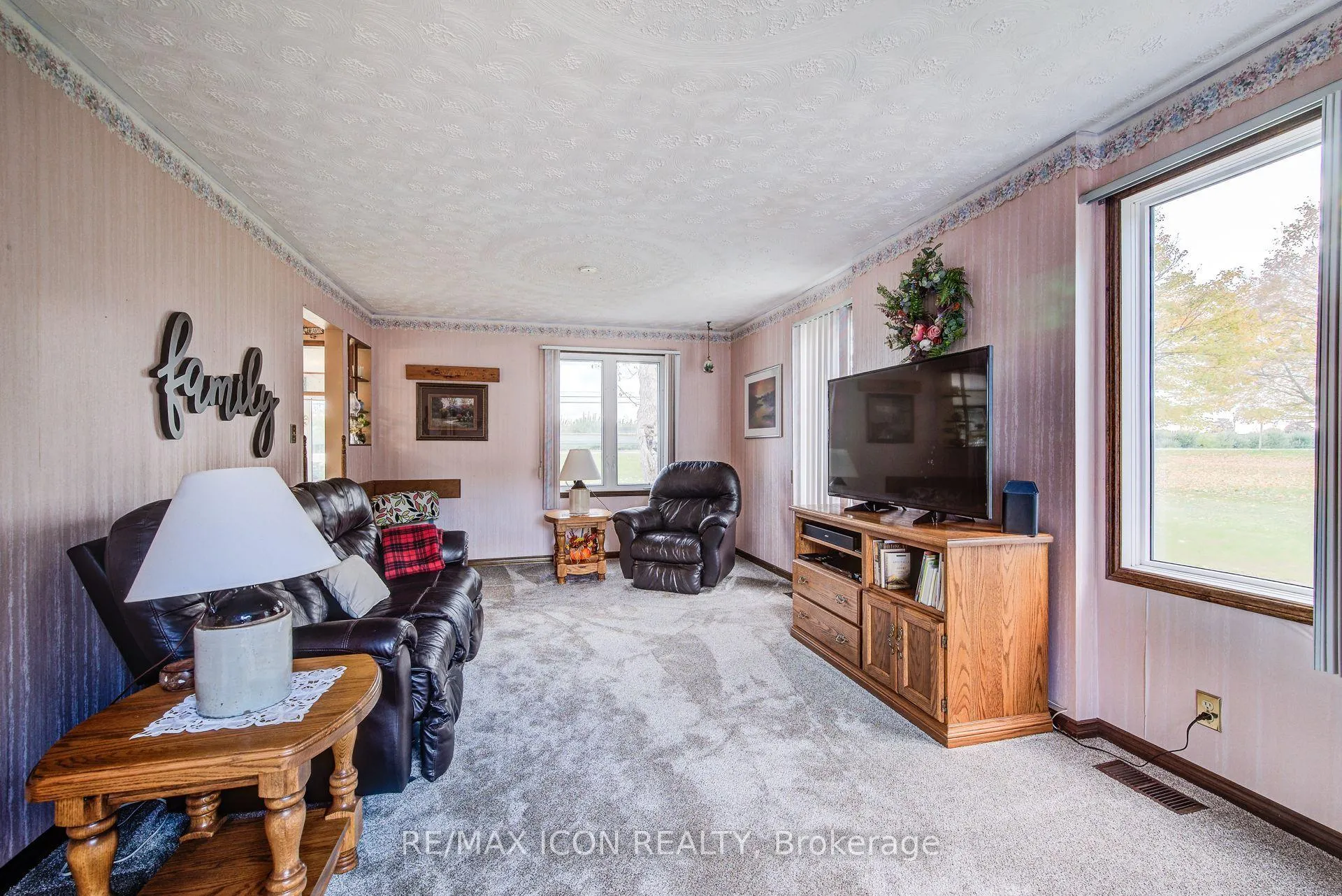 Photo 17 of 1301 Lobsinger Line, Woolwich — HOMEH