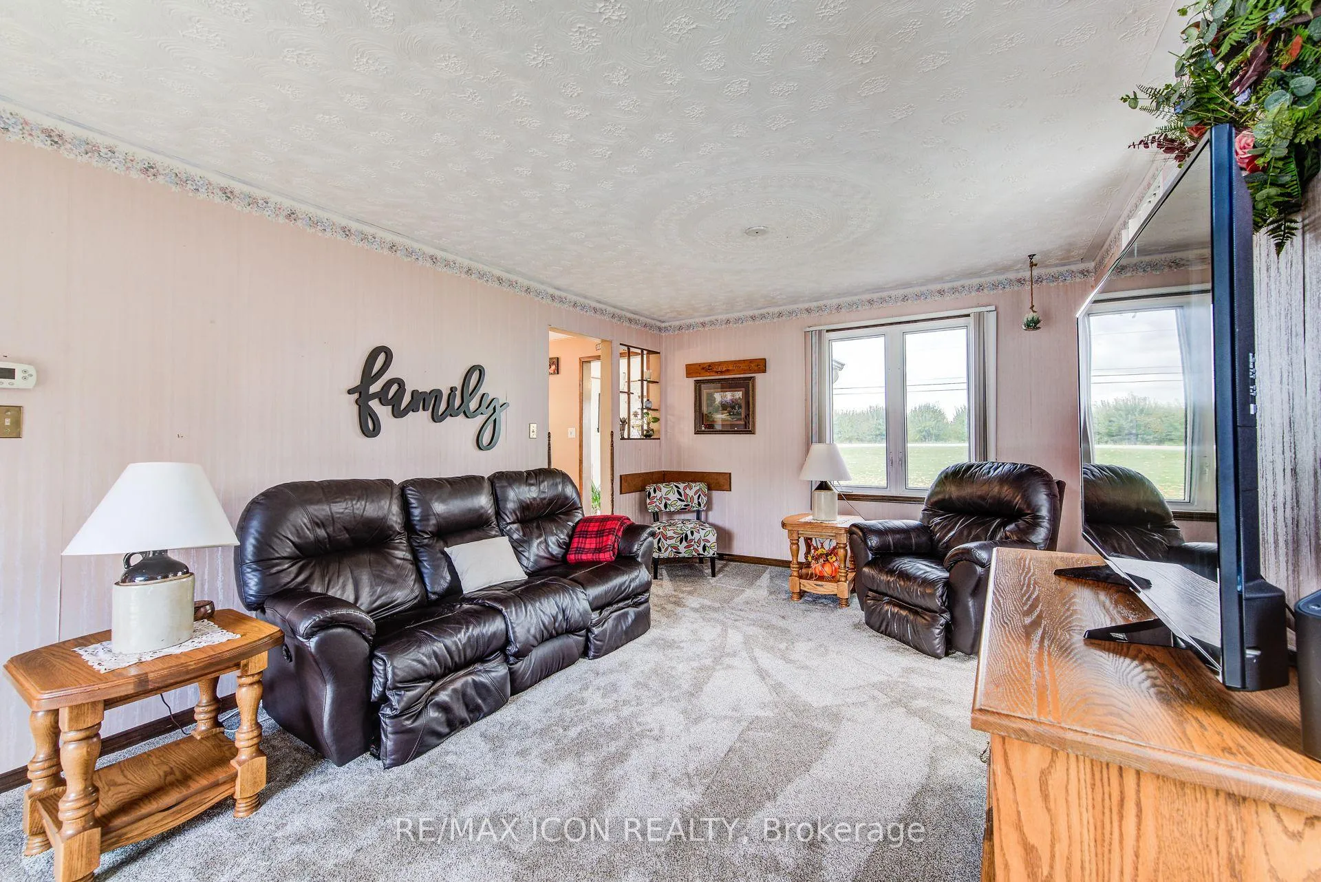Photo 18 of 1301 Lobsinger Line, Woolwich — HOMEH