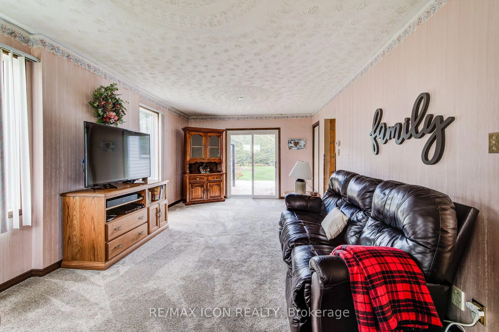Photo 19 of 1301 Lobsinger Line, Woolwich — HOMEH