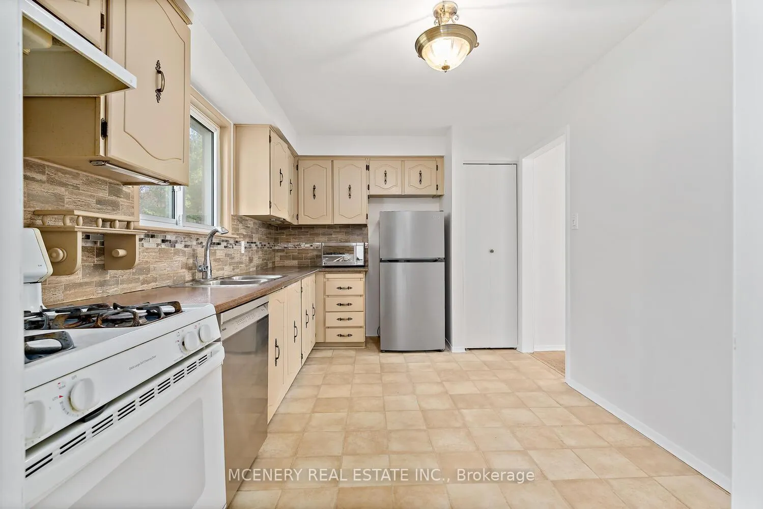 Photo 14 of 29 Tomwell Crescent E, Erin, Hillsburgh — HOMEH