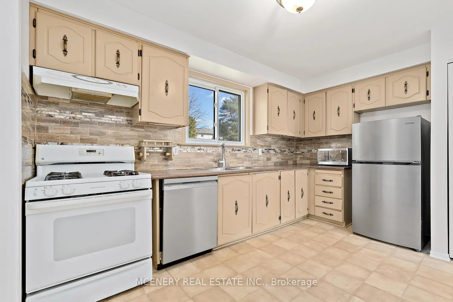 Photo 15 of 29 Tomwell Crescent E, Erin, Hillsburgh — HOMEH