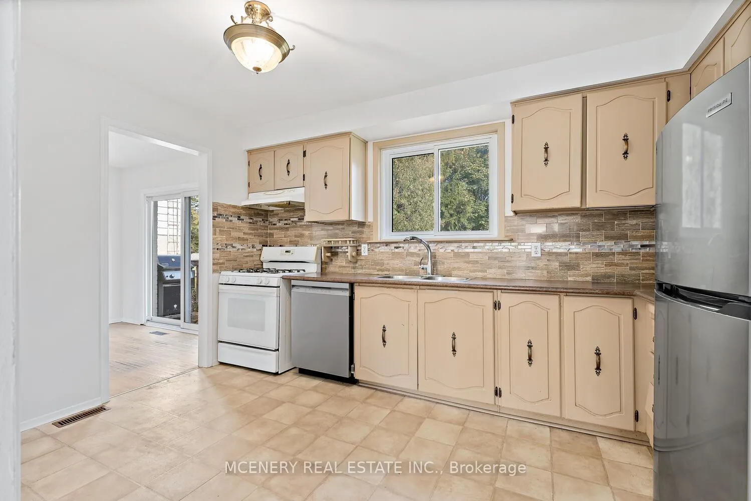 Photo 16 of 29 Tomwell Crescent E, Erin, Hillsburgh — HOMEH