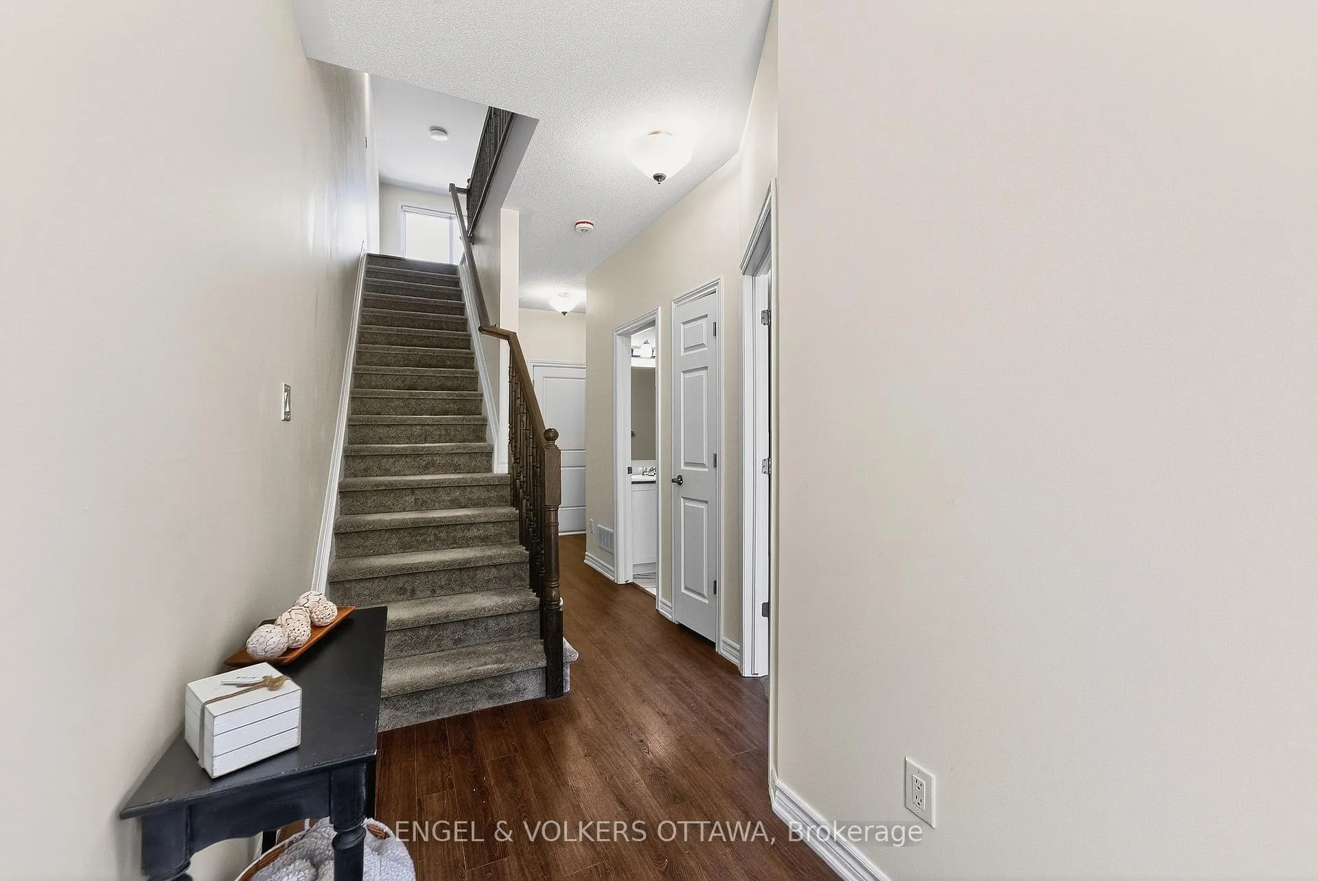 Photo 8 of 520 Ozawa Private, Ottawa, CFB Rockcliffe and Area — HOMEH