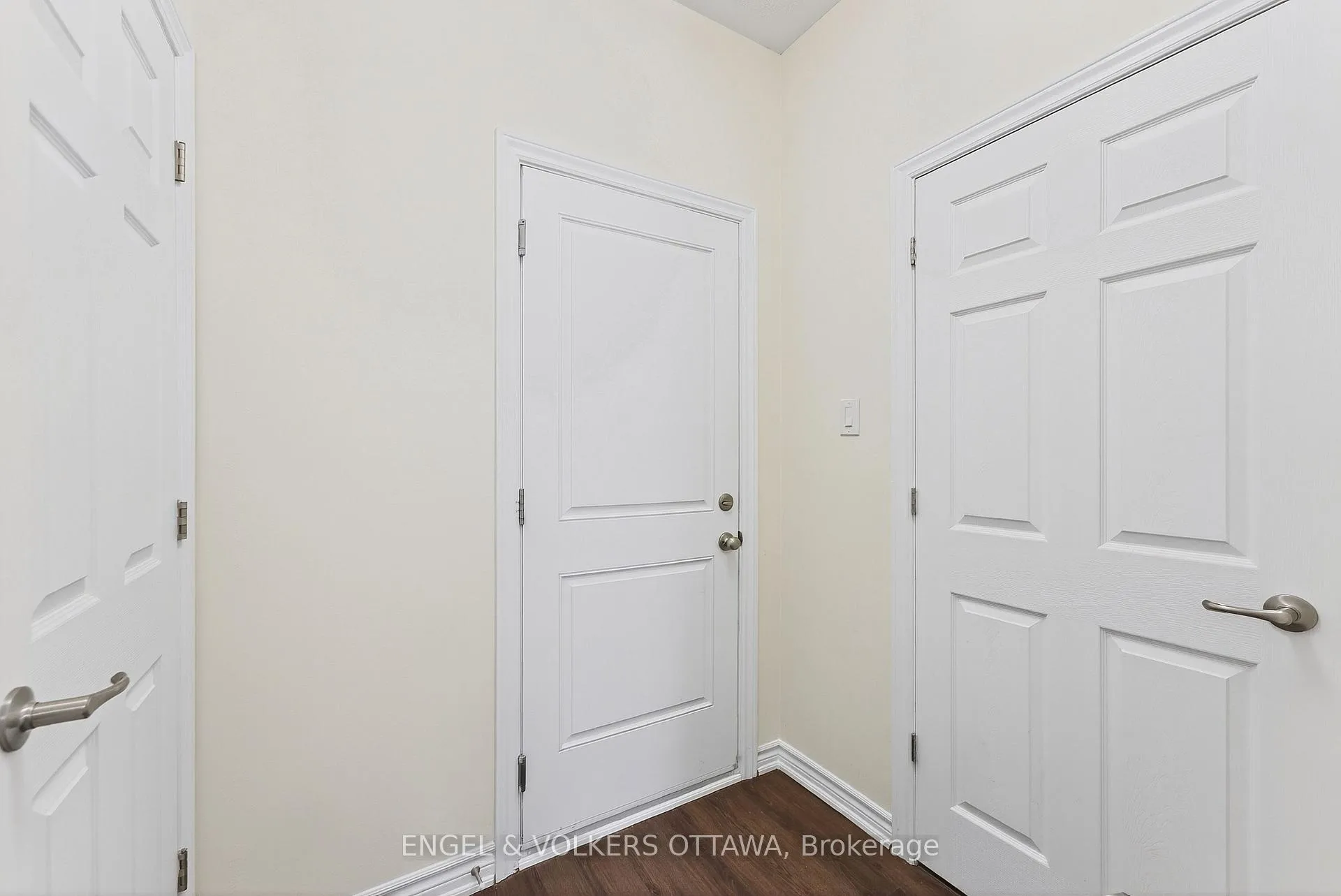 Photo 13 of 520 Ozawa Private, Ottawa, CFB Rockcliffe and Area — HOMEH