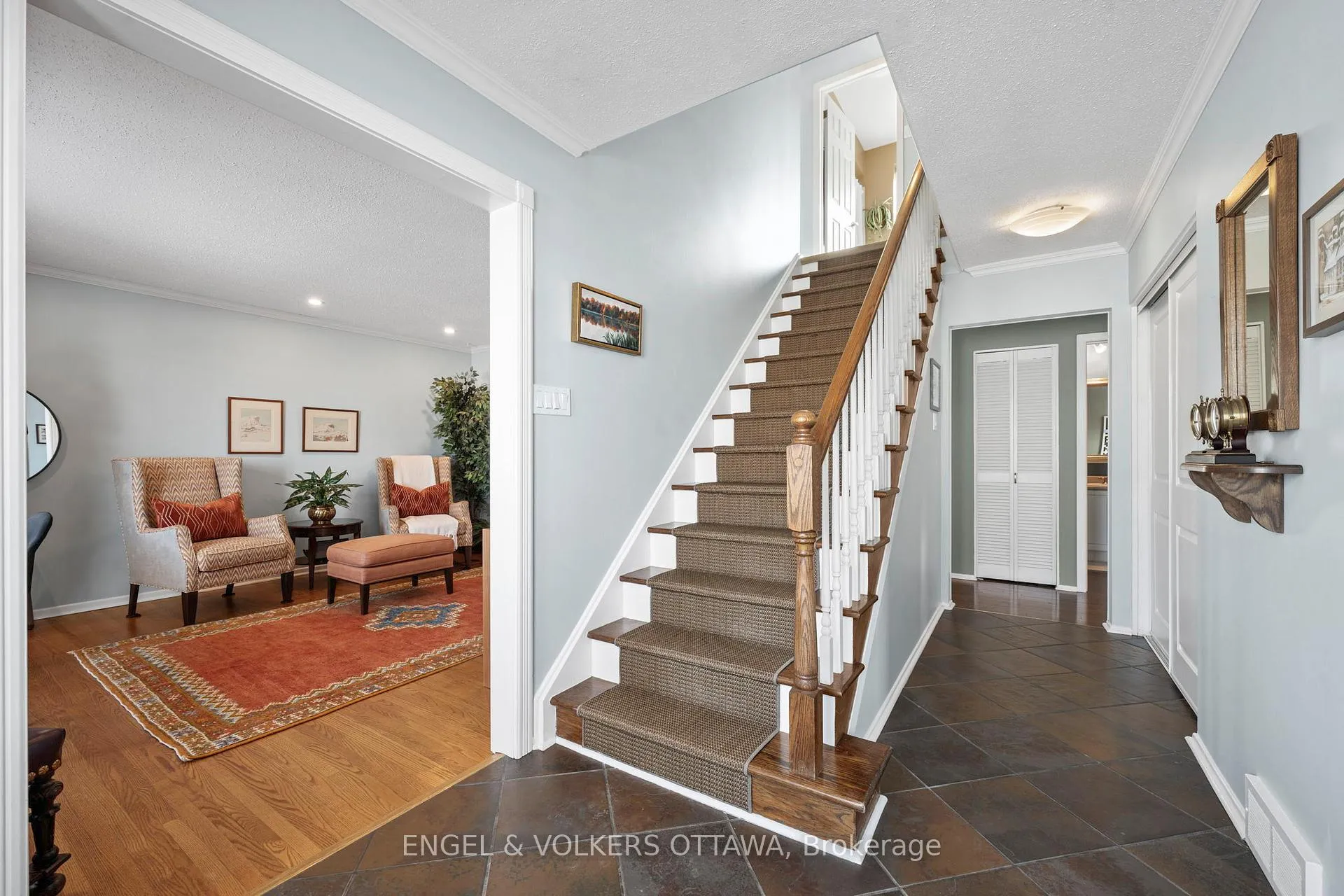 Photo 4 of 1336 Cahill Drive, Ottawa, South Keys — HOMEH