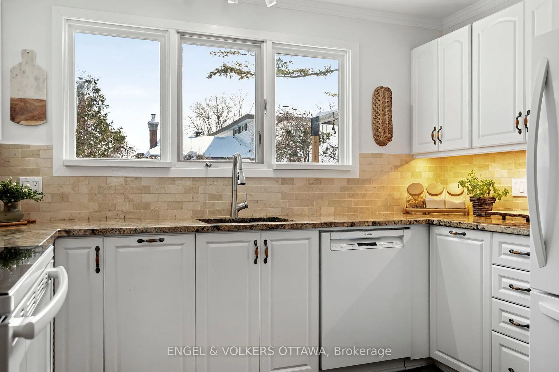 Photo 8 of 1336 Cahill Drive, Ottawa, South Keys — HOMEH