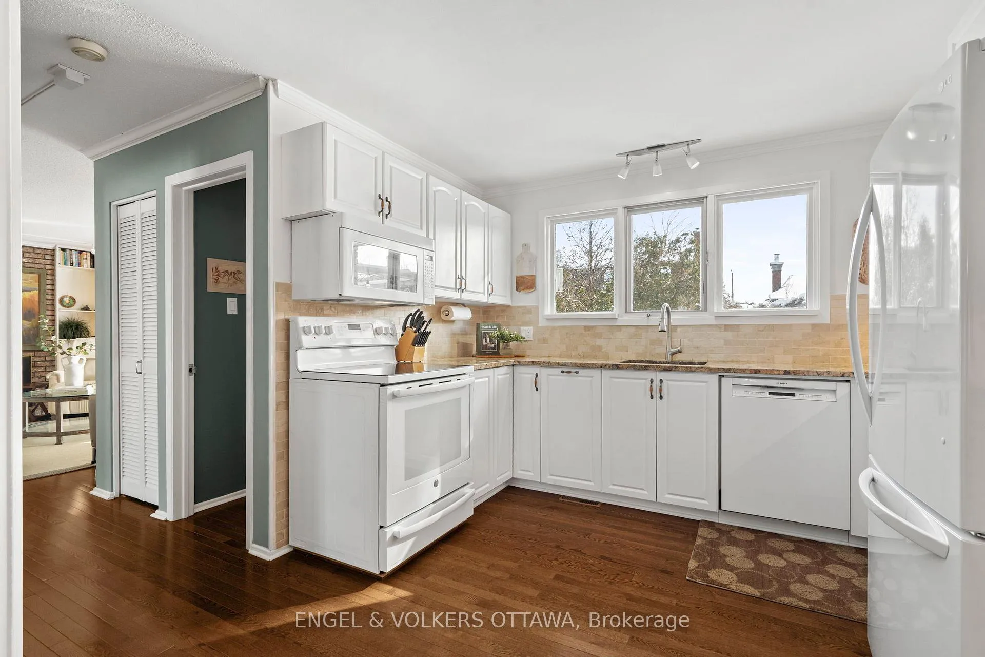 Photo 9 of 1336 Cahill Drive, Ottawa, South Keys — HOMEH