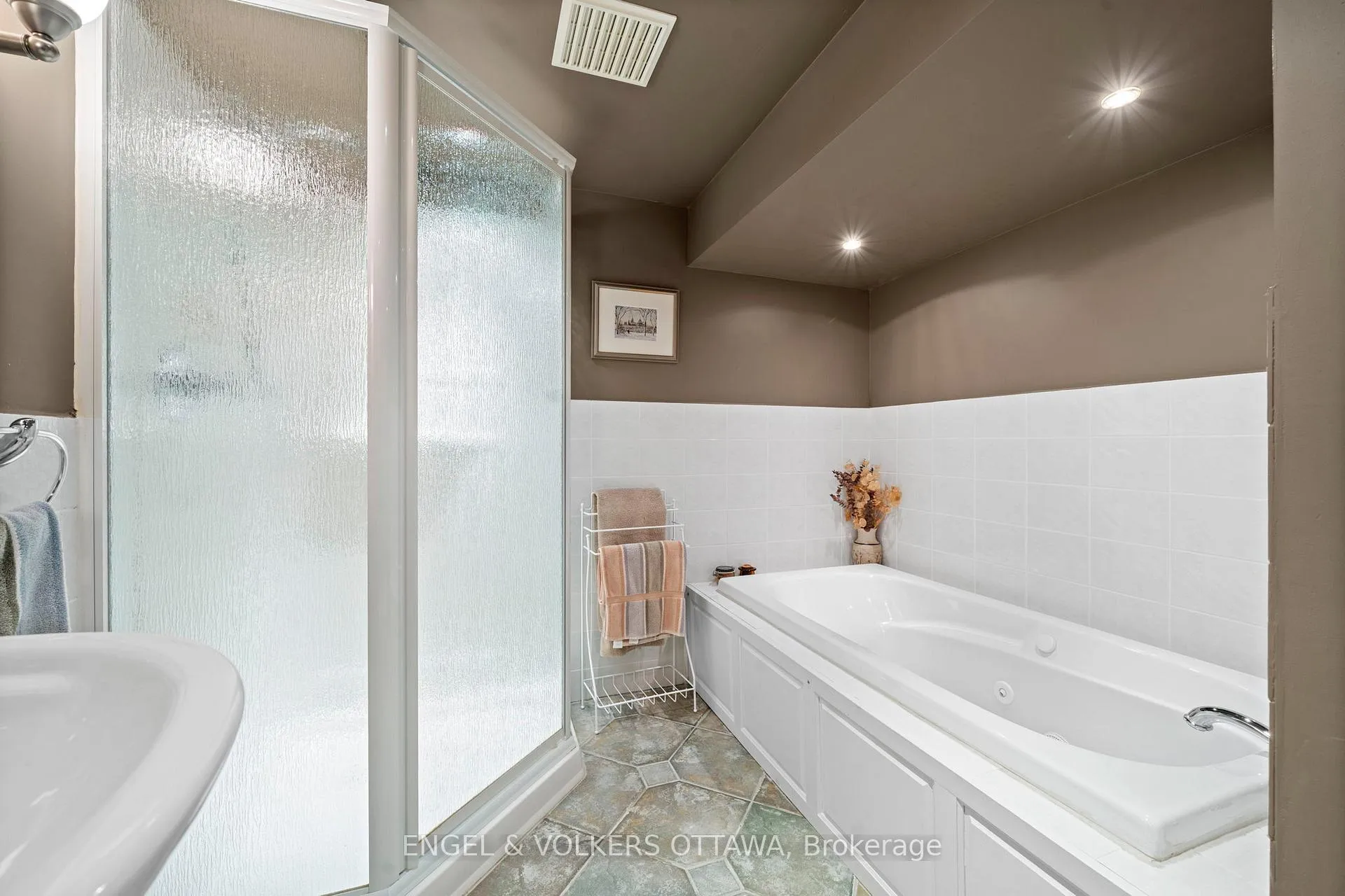 Photo 38 of 1336 Cahill Drive, Ottawa, South Keys — HOMEH
