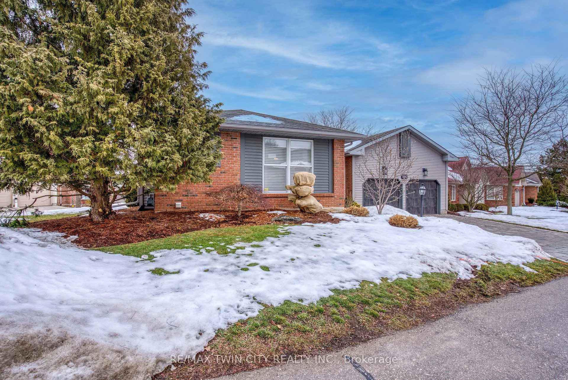 Photo 2 of Unit 16, 184 Roxton Drive, Waterloo — HOMEH
