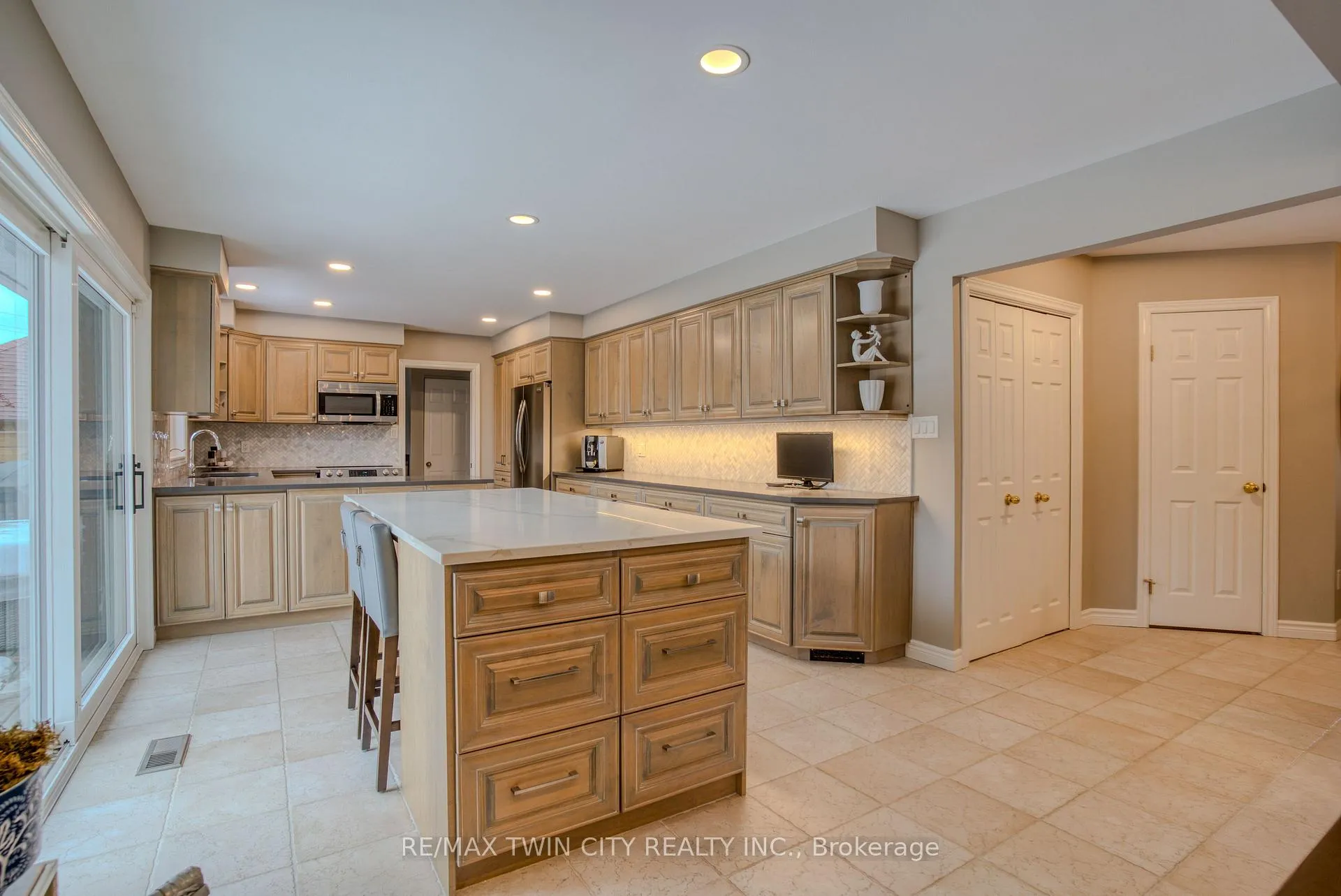 Photo 17 of Unit 16, 184 Roxton Drive, Waterloo — HOMEH