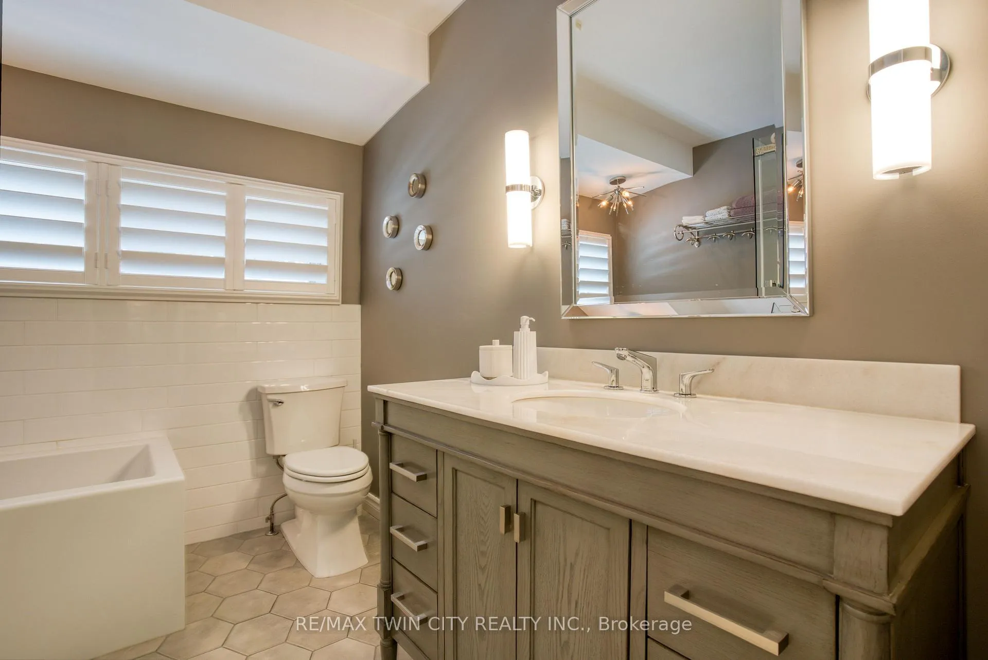 Photo 33 of Unit 16, 184 Roxton Drive, Waterloo — HOMEH