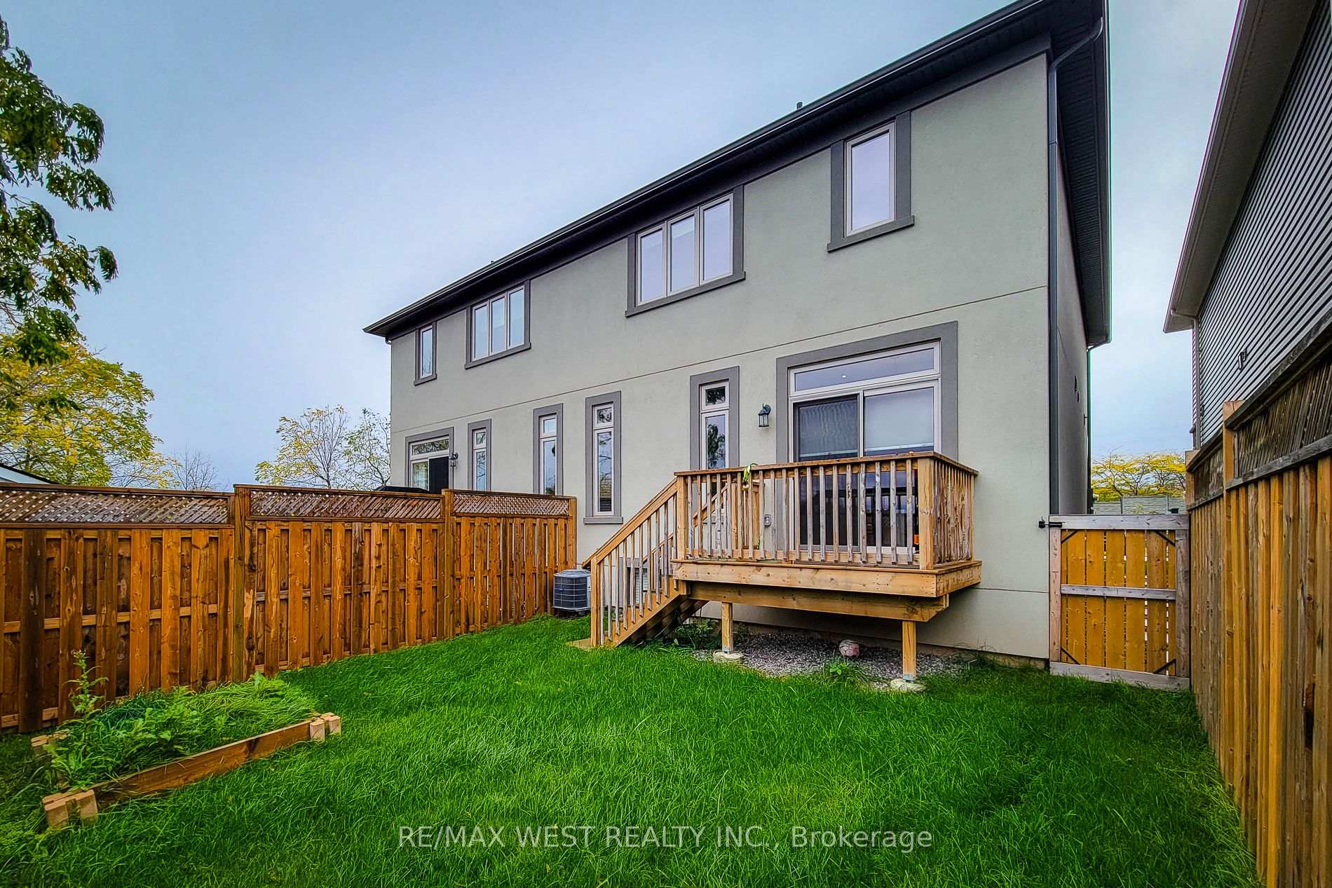 Photo 3 of 13 Lindsay Way, Grimsby, Grimsby Beach — HOMEH