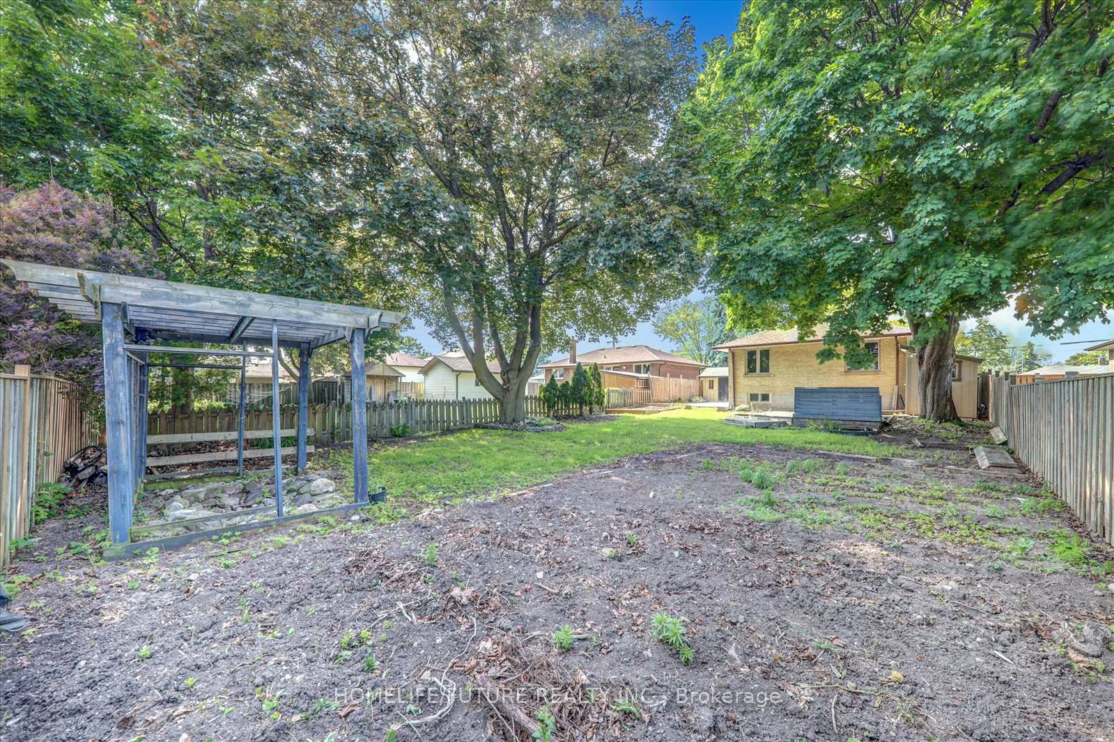 Photo 33 of 203 Crawforth Street, Whitby, Blue Grass Meadows — HOMEH
