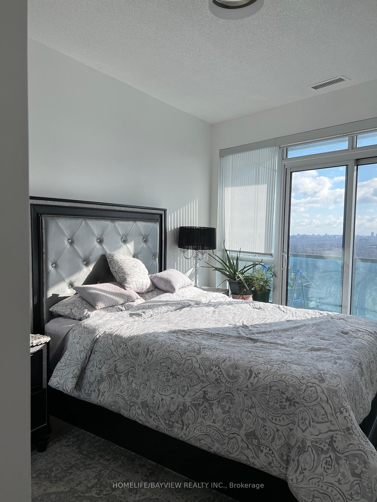Photo 10 of Unit 2326, 7161 Yonge Street, Markham, Thornhill — HOMEH