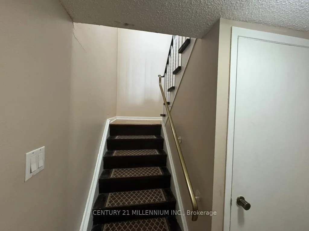 Photo 3 of Unit 2nd Level, 183 Harold Street, Brampton, Brampton South — HOMEH