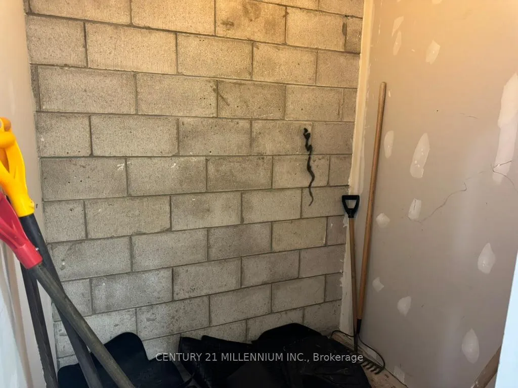 Photo 30 of Unit 2nd Level, 183 Harold Street, Brampton, Brampton South — HOMEH