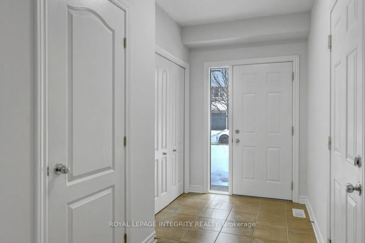 Photo 2 of 376 Horseshoe Crescent, Ottawa, Stittsville (North) — HOMEH