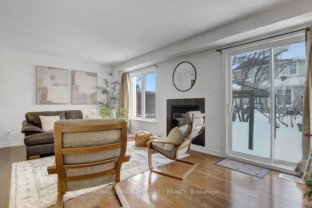 Photo 9 of 376 Horseshoe Crescent, Ottawa, Stittsville (North) — HOMEH