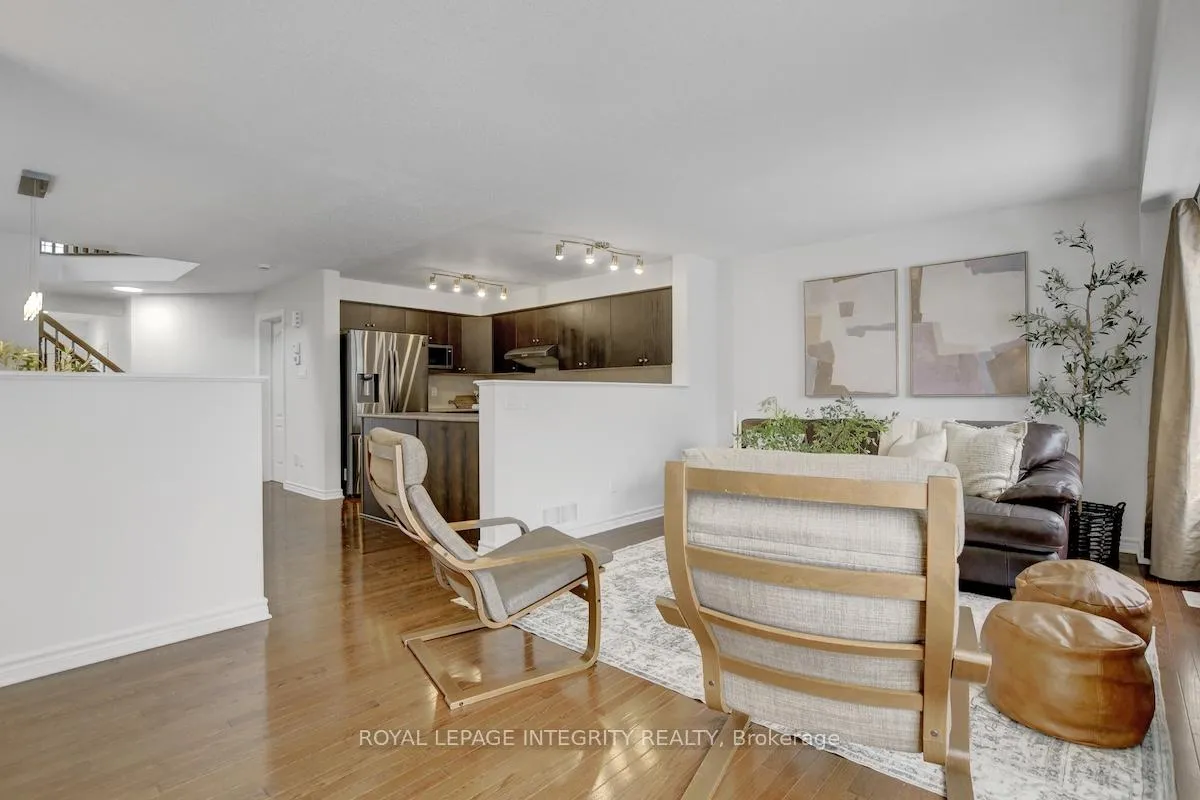 Photo 10 of 376 Horseshoe Crescent, Ottawa, Stittsville (North) — HOMEH