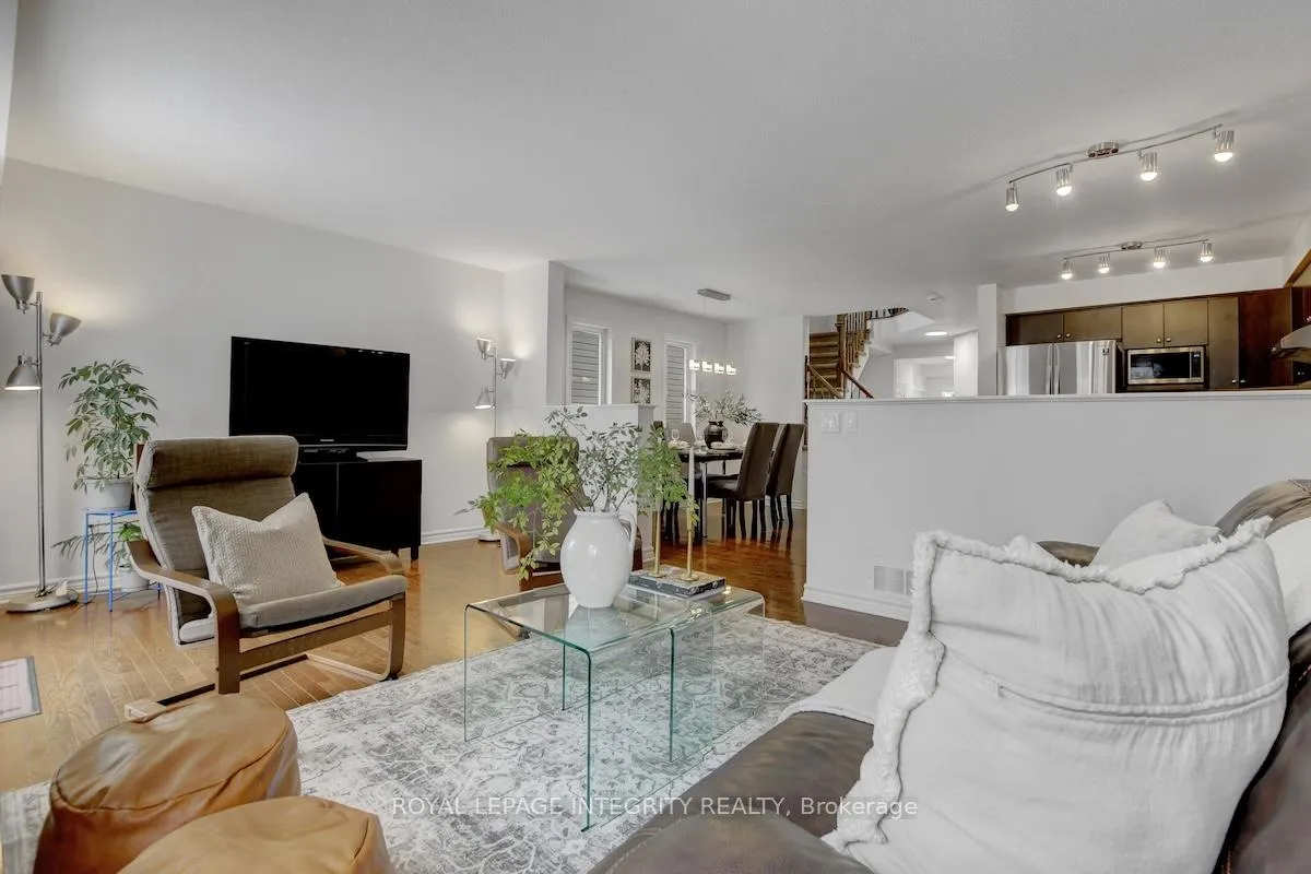 Photo 15 of 376 Horseshoe Crescent, Ottawa, Stittsville (North) — HOMEH
